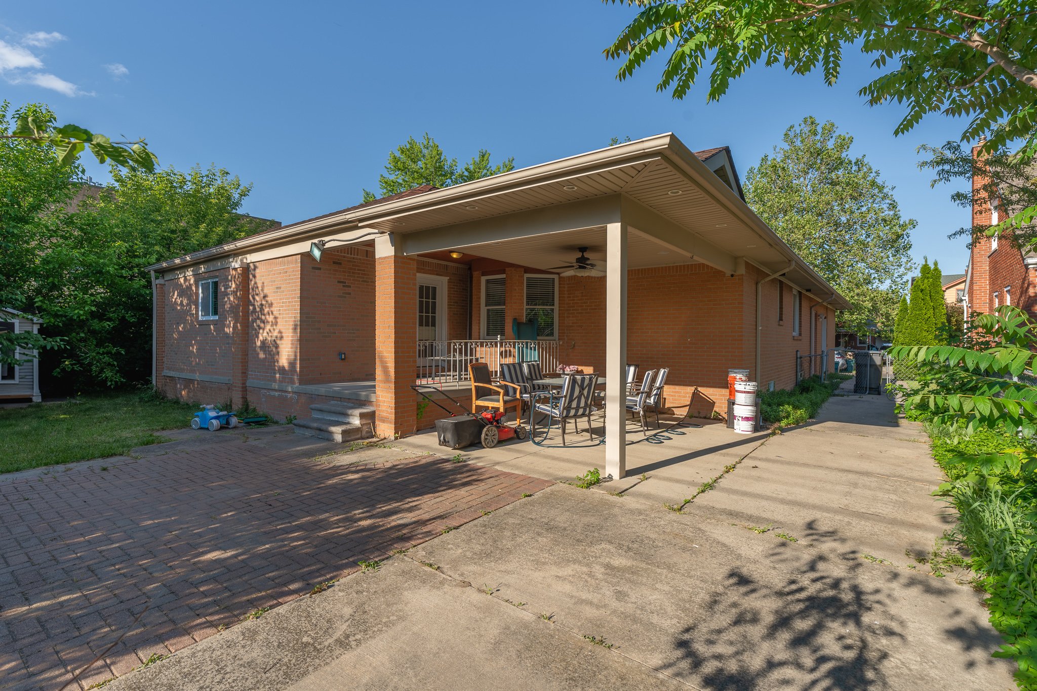 exterior1.jpg
