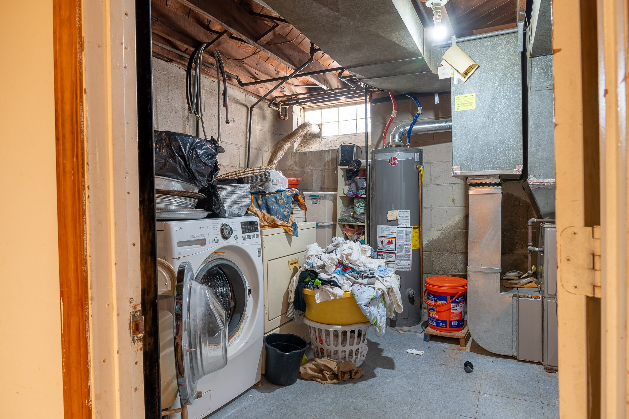 basement laundry room.jpg