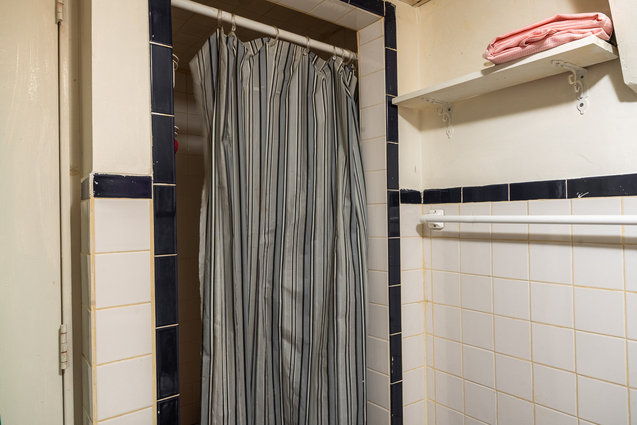 basementbathroom02.jpg