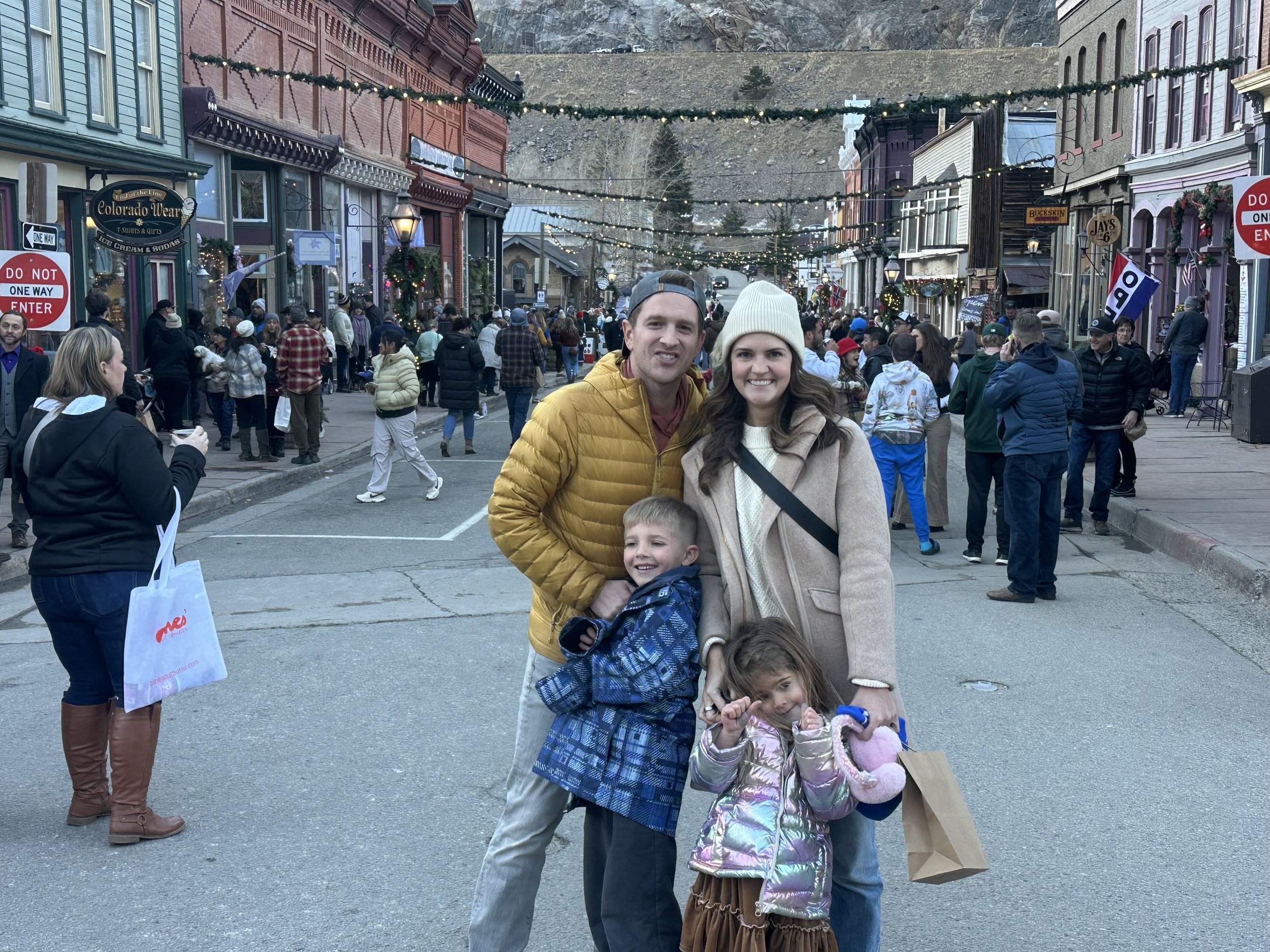 Lauren of Calibrate Health and Wellness and her family wishing you a Merry Holiday sesaon.