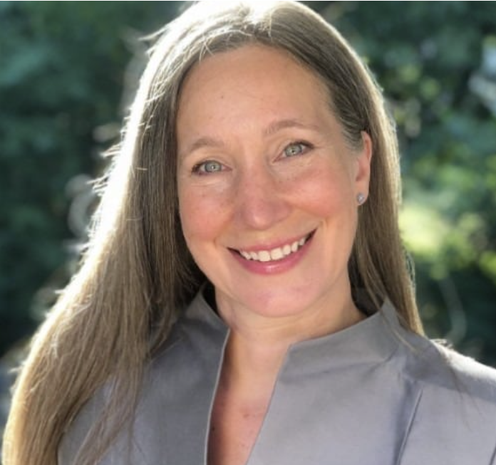 Tricia Ratliff: "Thank you again! You are fabulous hosts and provide a meaningful service to the art world by doing this."