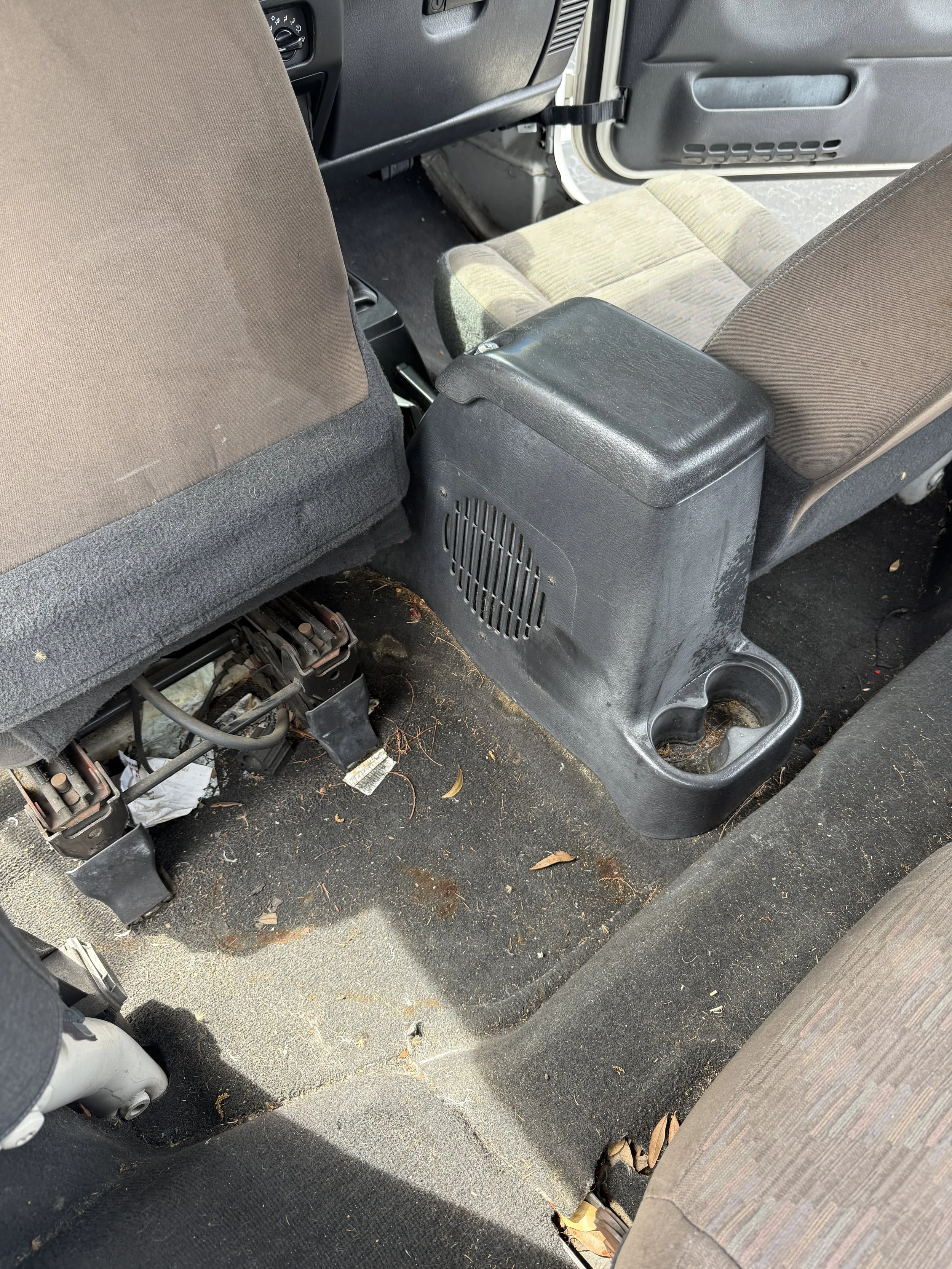 Client in apopka recived a deep interior detail to bring back his jeep to the best posible condition