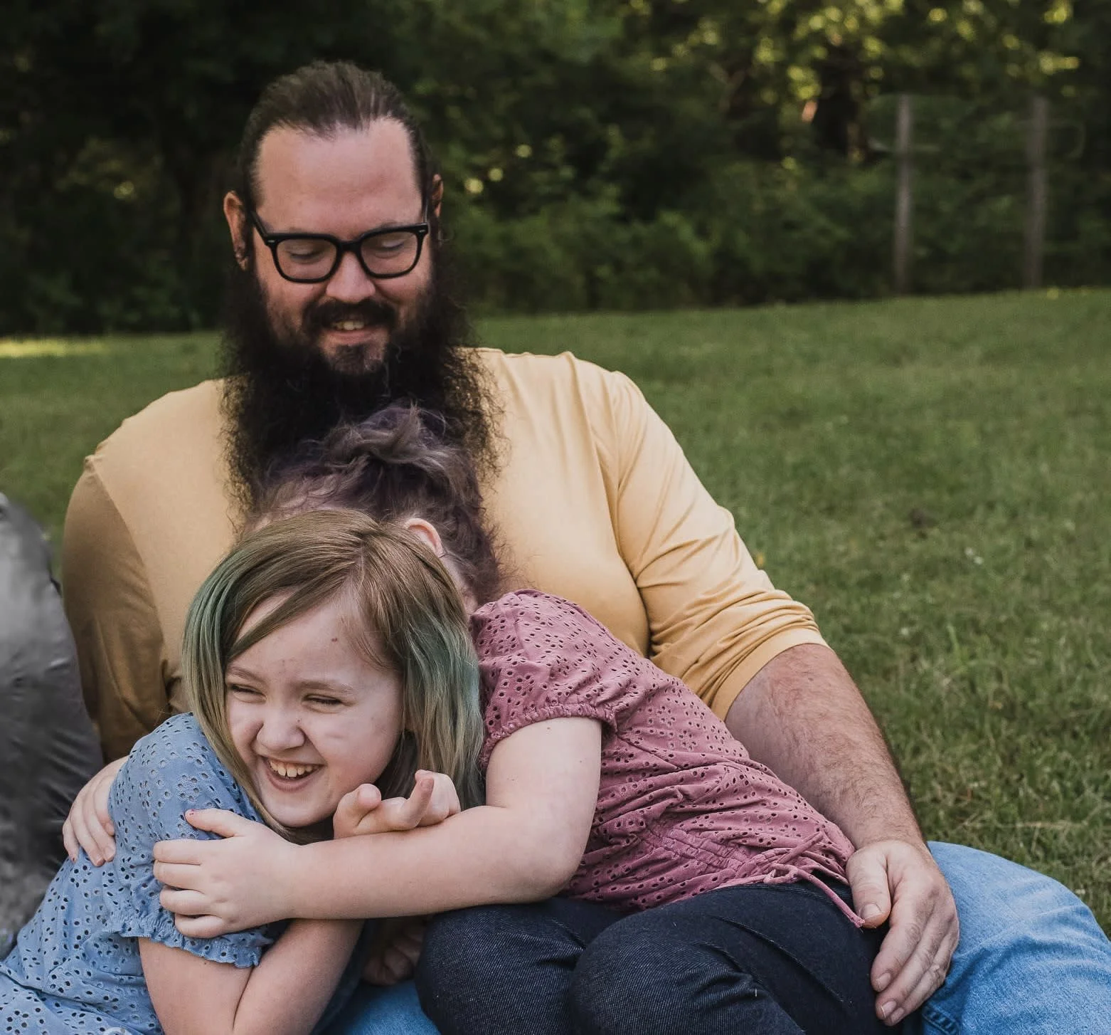 erin-e-gallagher-photography-family-sunrise-charlottesville-fall-girls-laughing.jpg