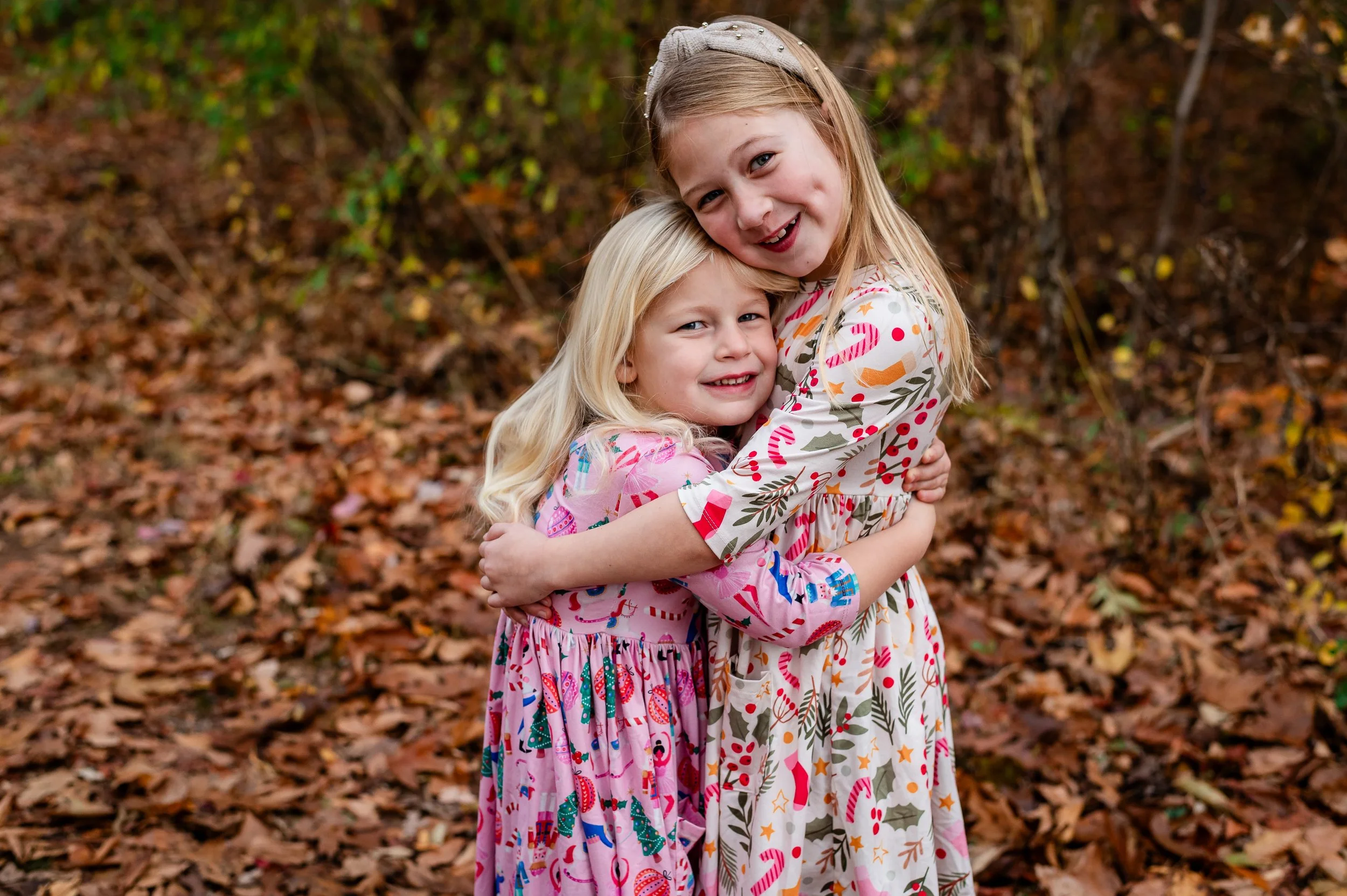 erin-e-gallagher-photography-family-sisters-hugging-fall.jpeg