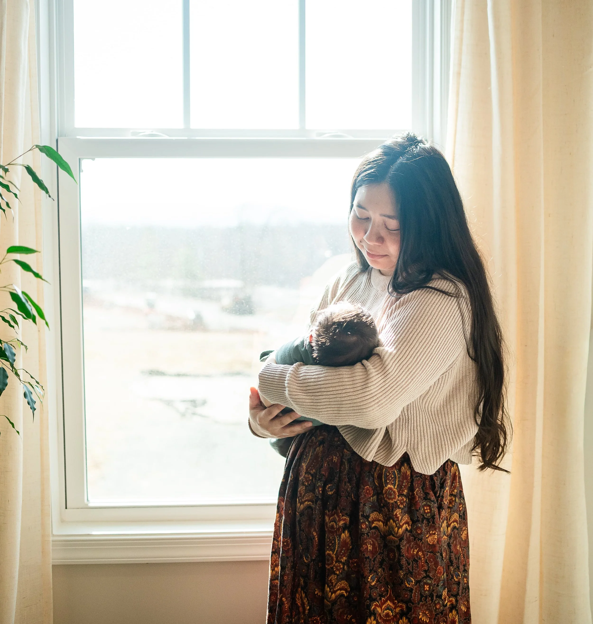 erin-e-gallagher-photography-2026-newborn-in-home-charlottesville-winter-33.jpg