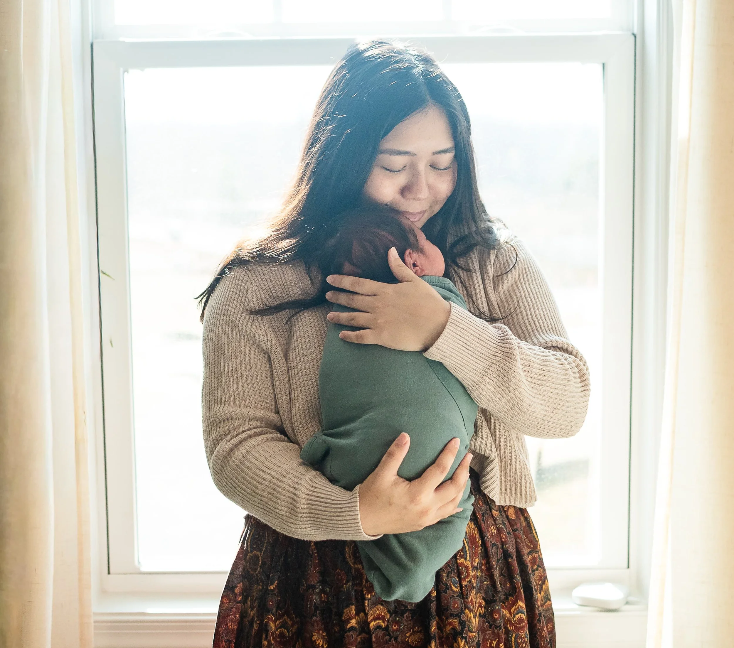 erin-e-gallagher-photography-2026-newborn-in-home-charlottesville-winter-36.jpg