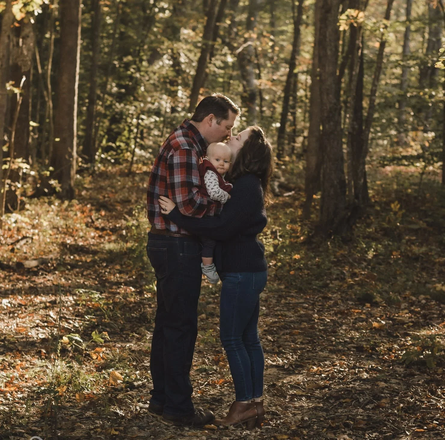 erin-e-gallagher-photography-family-sunrise-central-va-fall-mother-dad-baby.jpg