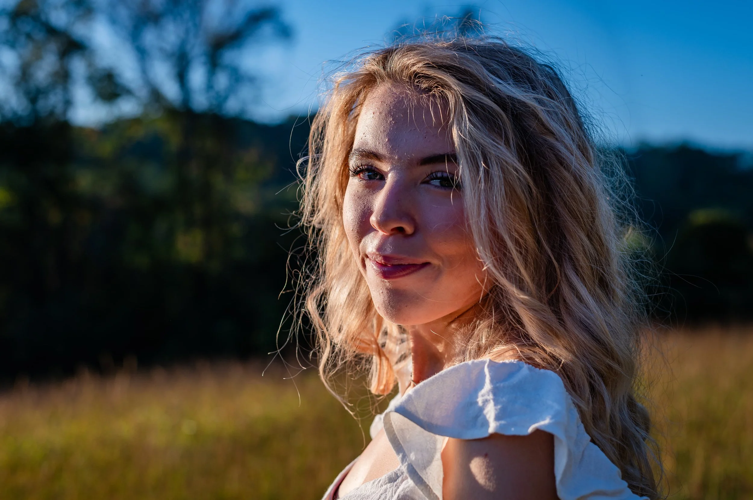 erin-e-gallagher-photography-foxhaven-charlottesville-fall-sunset-senior-girl-meadow-3.jpg
