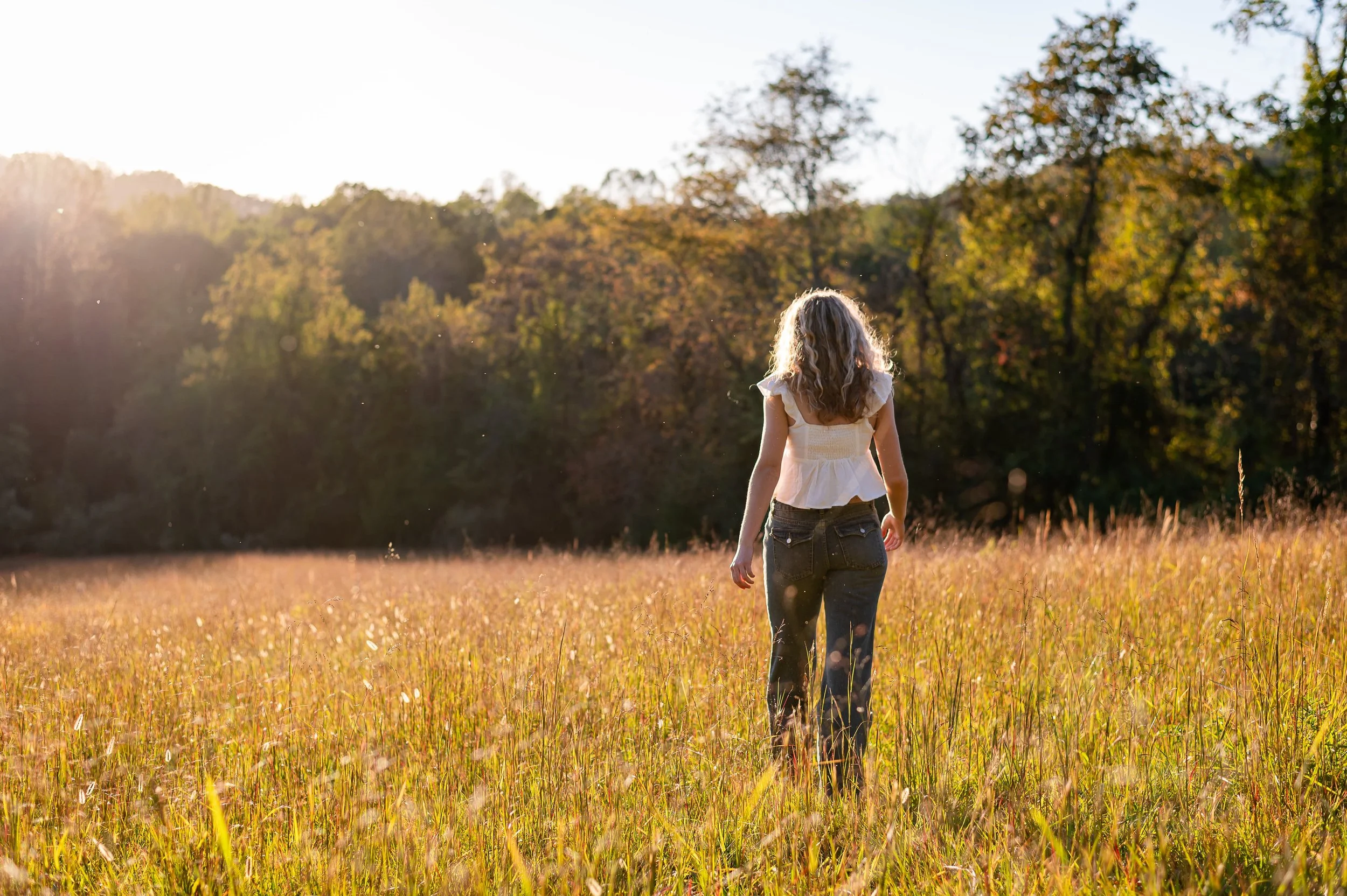 erin-e-gallagher-photography-foxhaven-charlottesville-fall-sunset-senior-girl-meadow-7.jpg