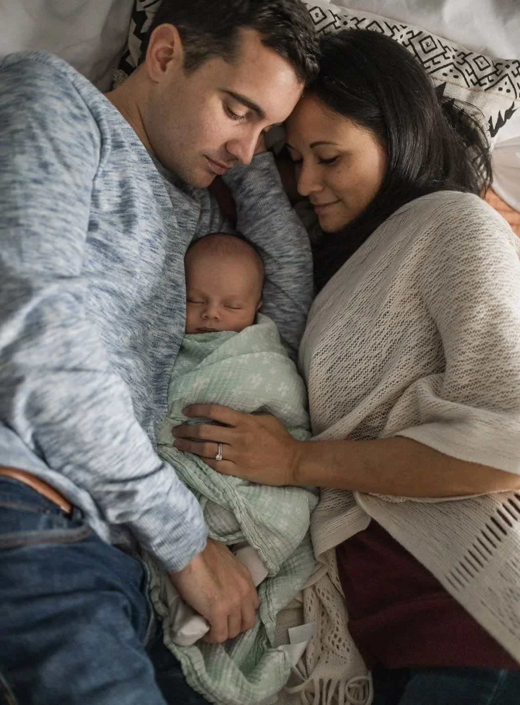 erin-e-gallagher-photography-newborn-in-home-cville-va-winter-mom-dad-baby.jpg