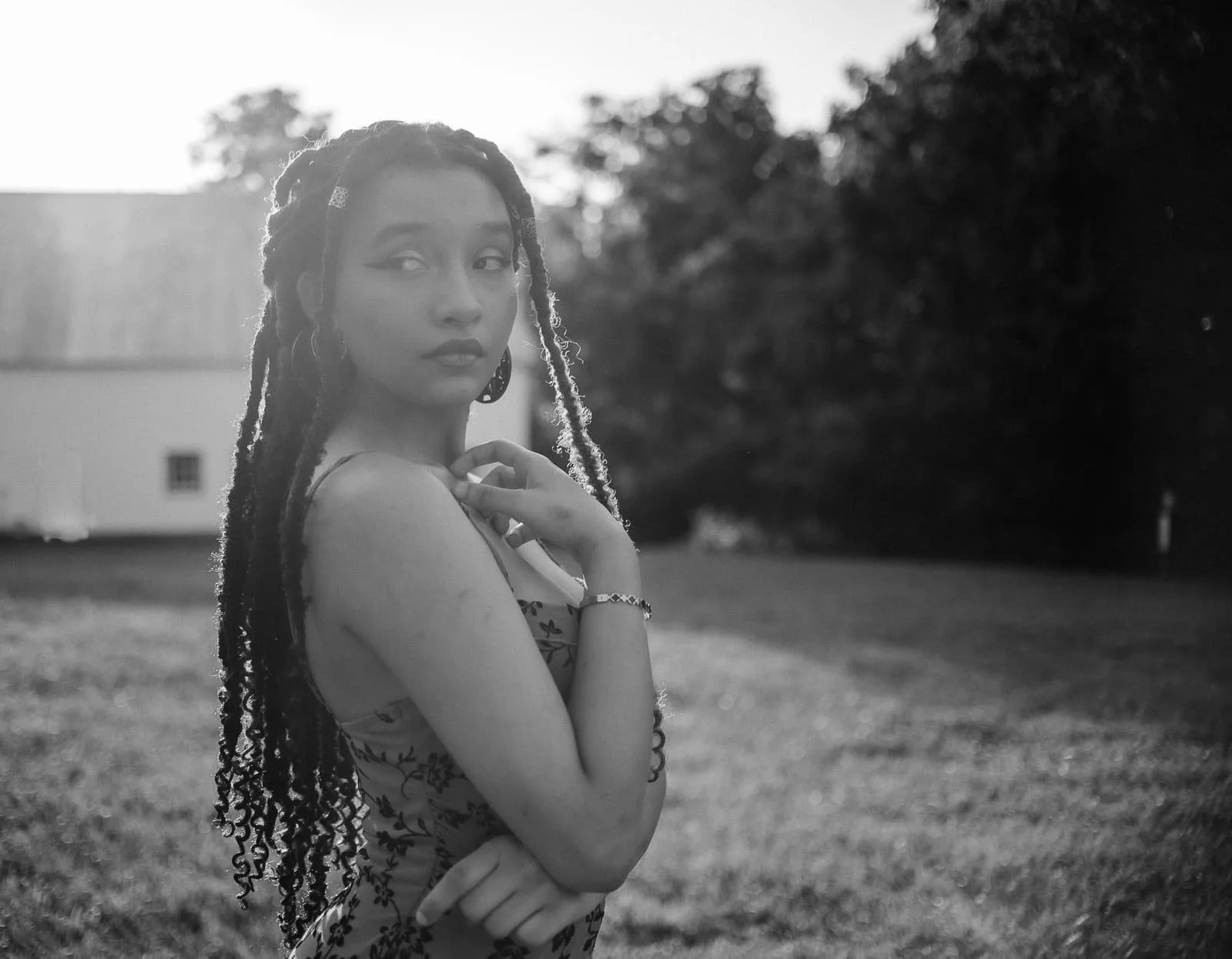 erin-e-gallagher-photography-senior-girl-sunset-summer-gardens-charlottesville-african-american-farm.jpg