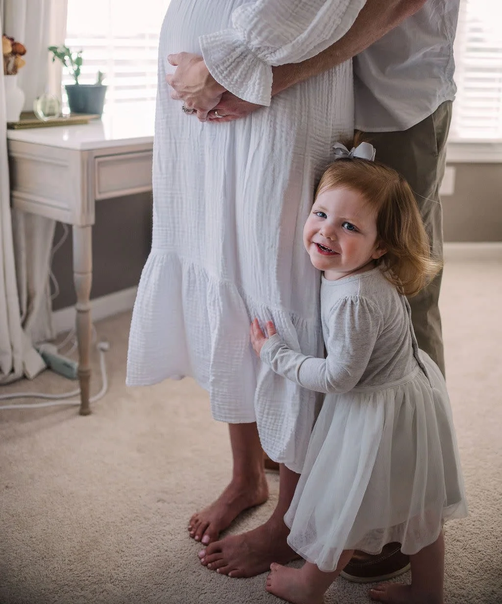 erin-e-gallagher-photography-maternity-staunton-in-home-lil-girl.jpg