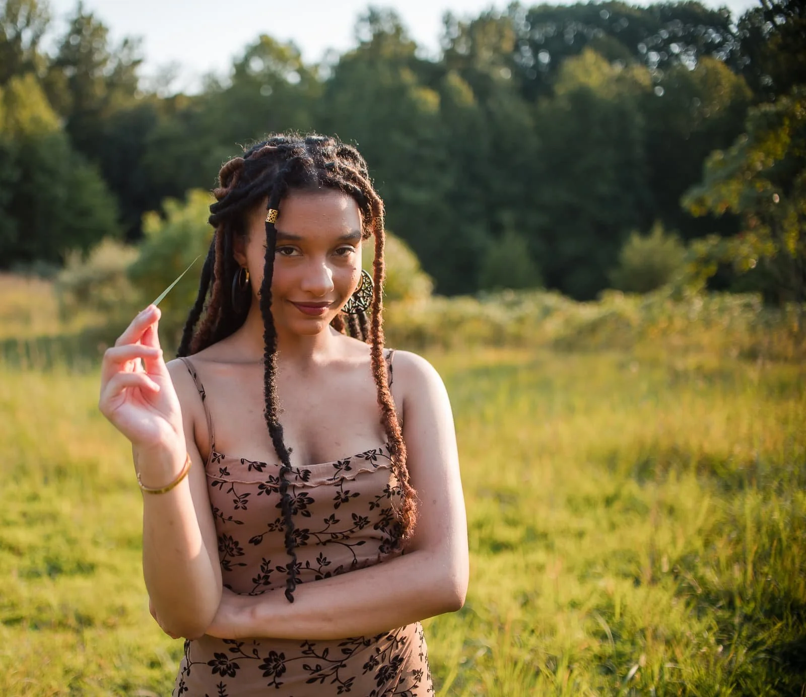 erin-e-gallagher-photography-senior-girl-sunset-summer-gardens-charlottesville-african-american-meadow.jpg