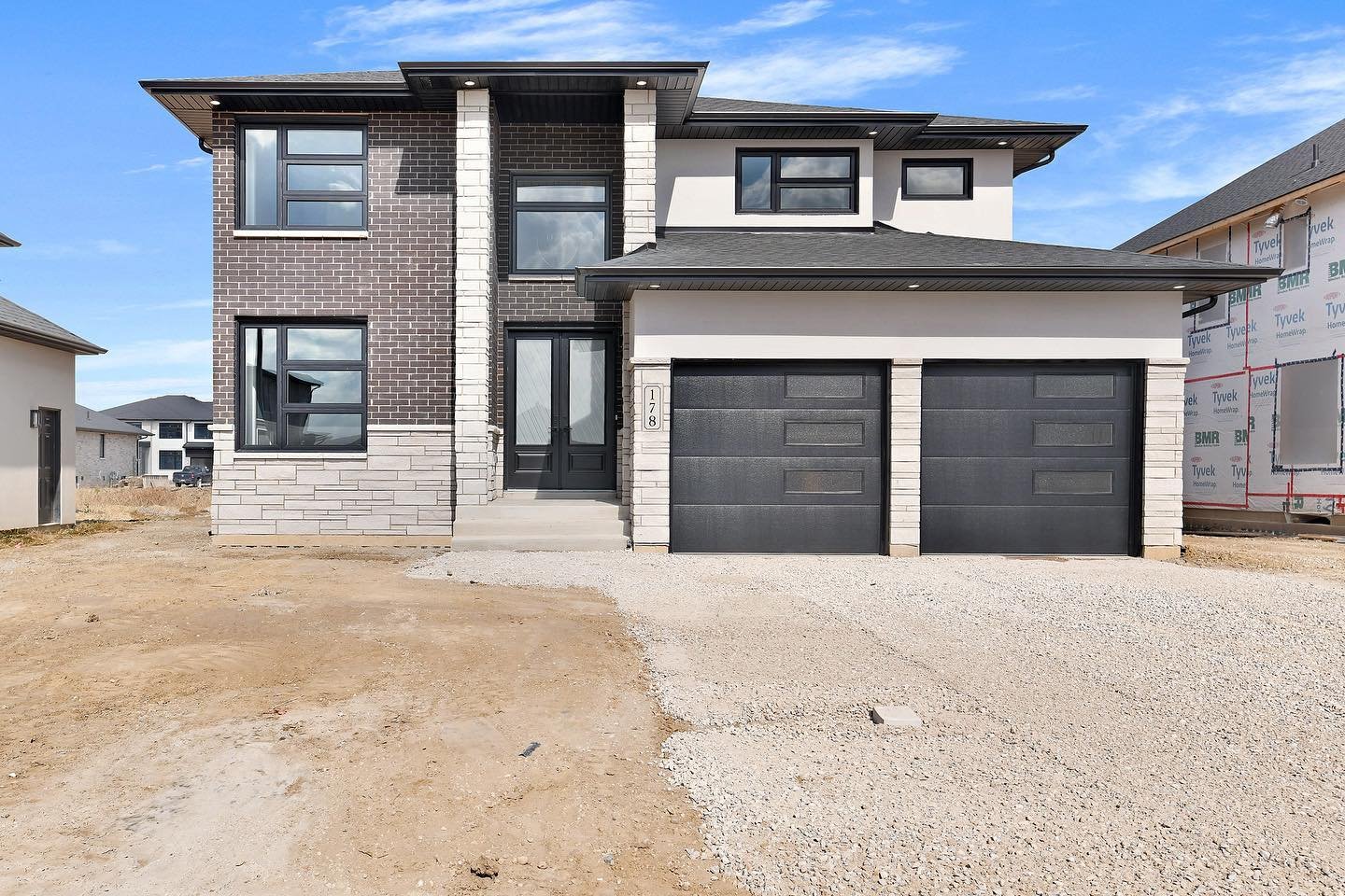 Our last closing of 2022 was a beauty 🤗🤗
.
.
.
.
.
.
.
#sleimanhomes #homes #luxury #quality #ontario #amherstburg #kitchen #island #shower #fireplace #bathroom #soakertub #customrailing #interior #exterior #decor #unique #contemporary