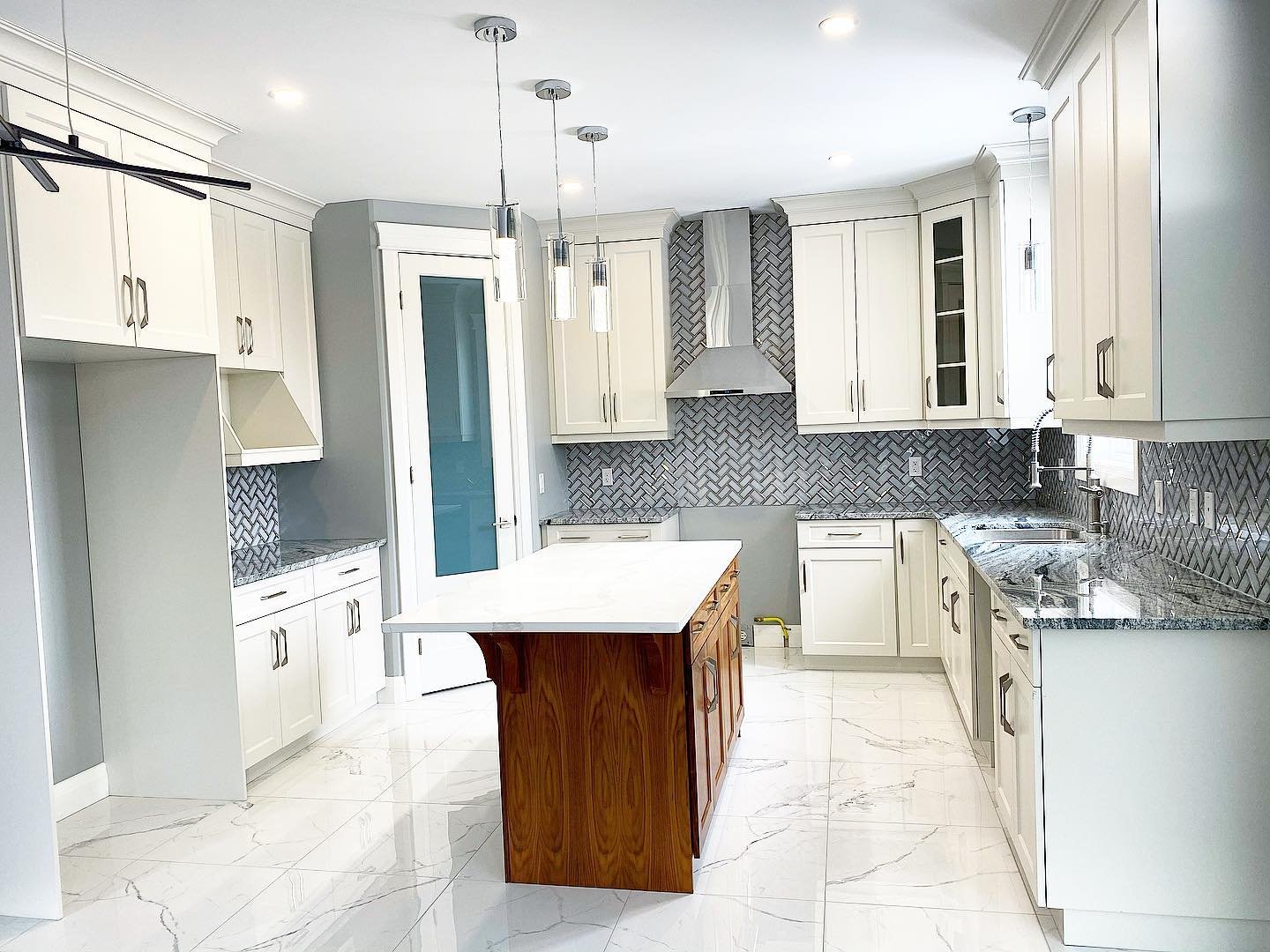 By adding a distinctive wood finish to the island, allows it to stand out as the kitchen’s focal point.
.
.
.
.
.
.
.
.
#homes #sleimanhomes #luxuryhome #qualityhomes #quality #windsorontario #ontario #construction #windsorhomes #tecumsehontar