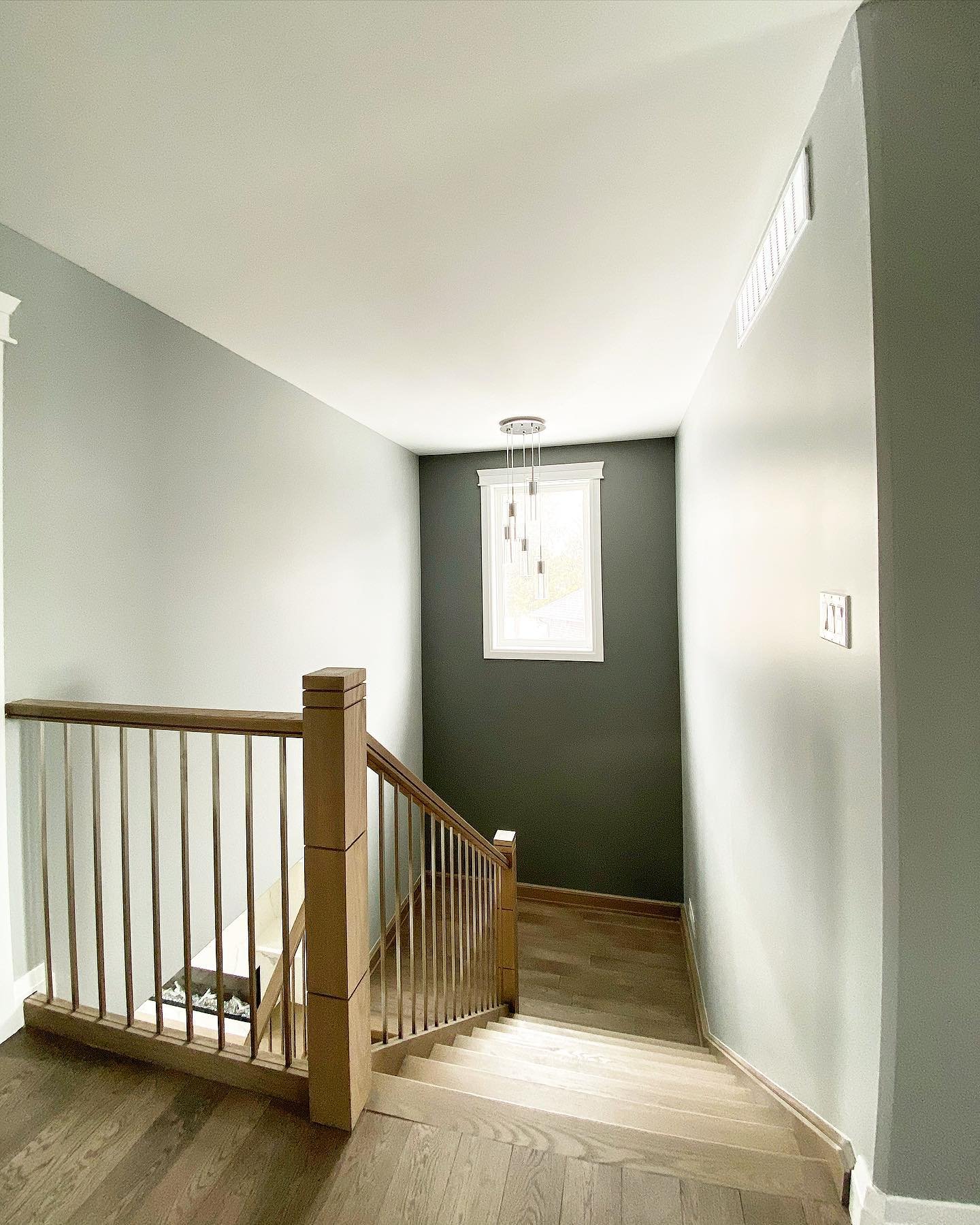 What do you think about this custom railing? 😍
.
.
.
.
.
.
.
.
.
#homes #sleimanhomes #luxuryhome #qualityhomes #quality #windsorontario #ontario #construction #windsorhomes #tecumsehontario #kitchen #bathroom #interior #interiordesign #fireplace #