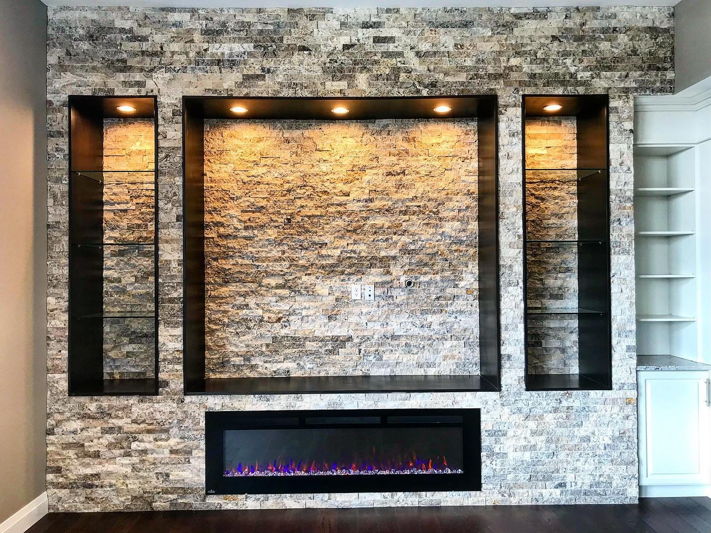 This ledgestone fireplace adds character, dimension, colour and interest to your living room.
#homes #sleimanhomes #luxuryhome #qualityhomes #quality #windsorontario #ontario #construction #windsorhomes #tecumsehontario #kitchen #bathroom #interior