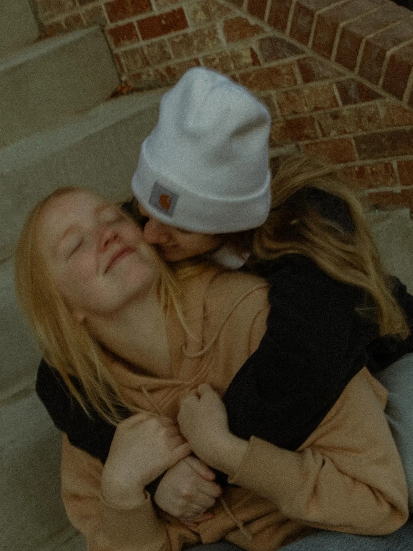 a mix of black + white and color off my morning spent with lorelai and kate. these two were so easy to work with and made the shoot so much fun!! they also said they were nervous about posing, but looking at their photos you&rsquo;d never tell !! 

#