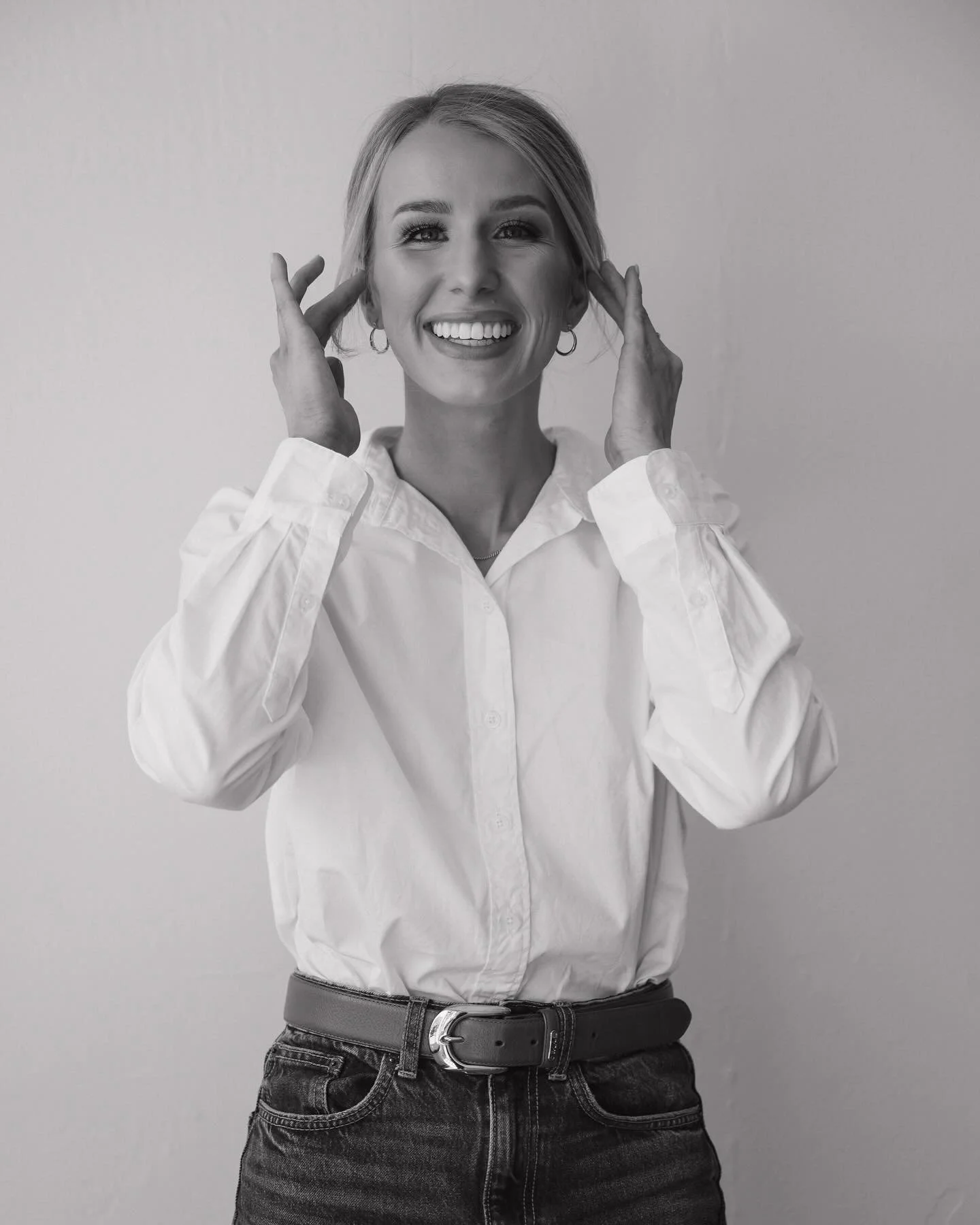 Hiiii! It&rsquo;s time to reintroduce myself!

I&rsquo;m a mom to a 3-year-old, which is probably why I&rsquo;m so drawn to capturing motherhood, babies, families, and all the beautiful chaos that comes with it. I also love seniors and couples&mdash;