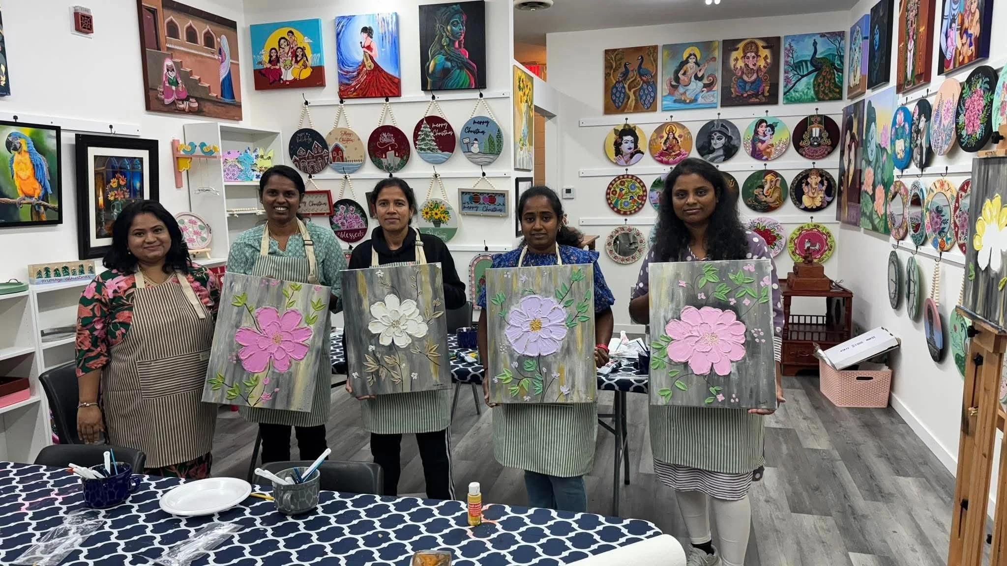 Texture Art Workshop participants group photo.jpg