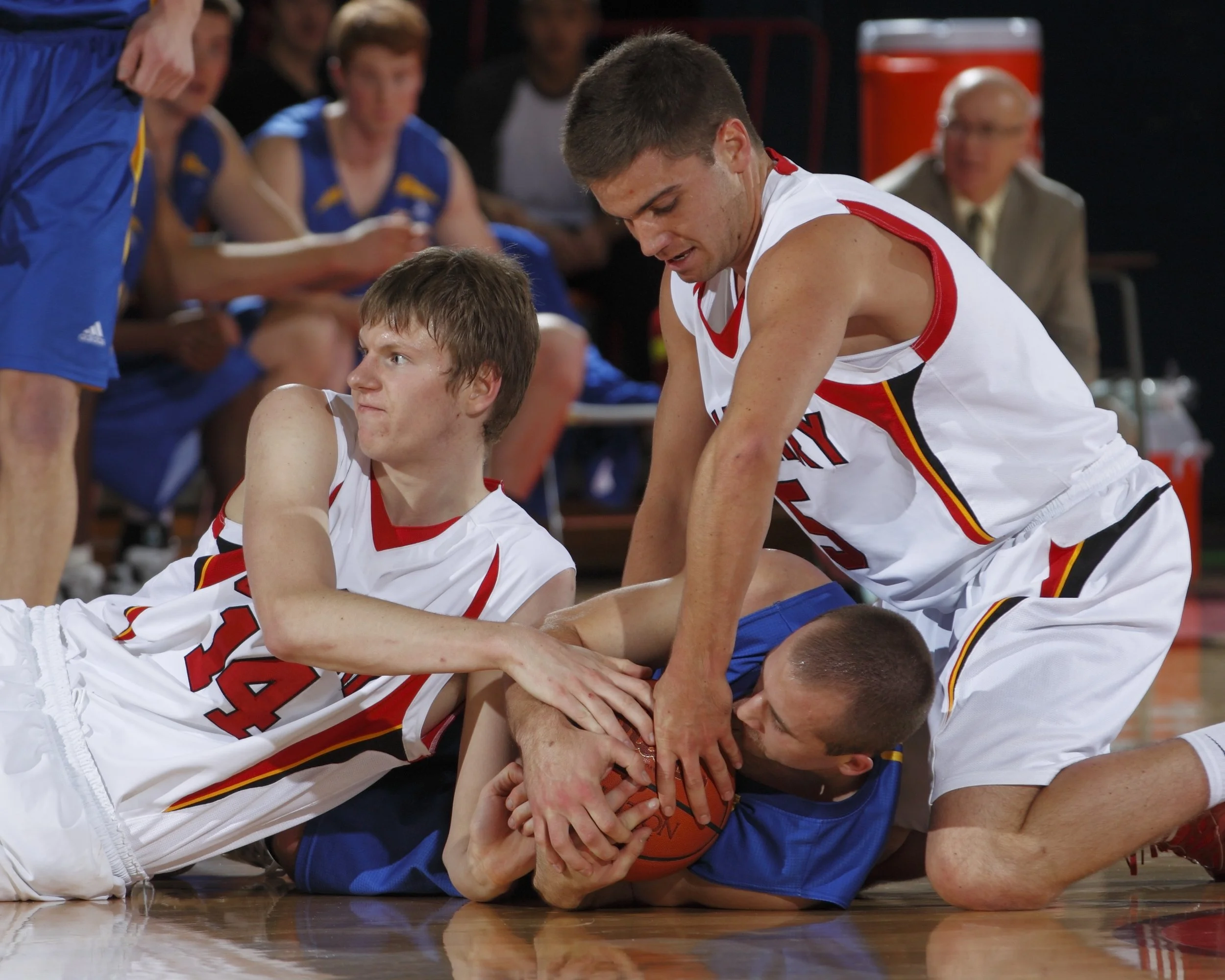 11-25-11 vs UVic  0042 .jpg