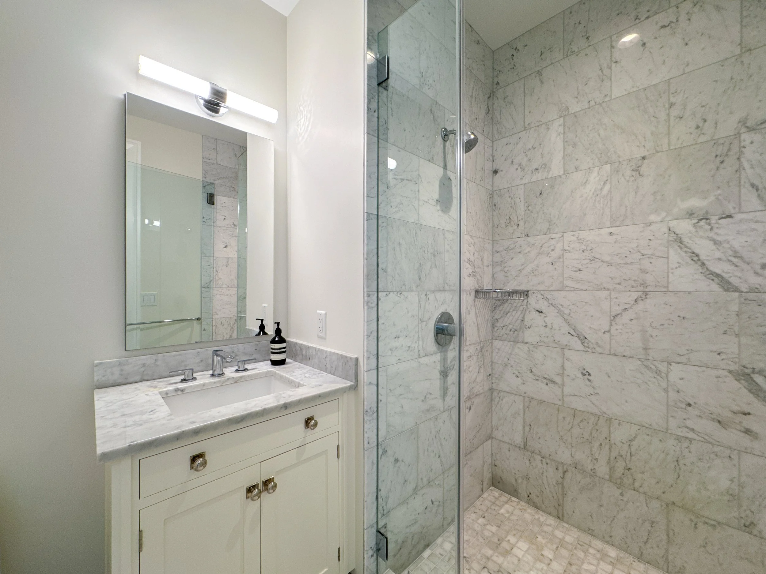 06_20161004S1_BOUTIQUE_HOTEL_HASBROUCK_HOUSE_LOBBY_009-square.jpg