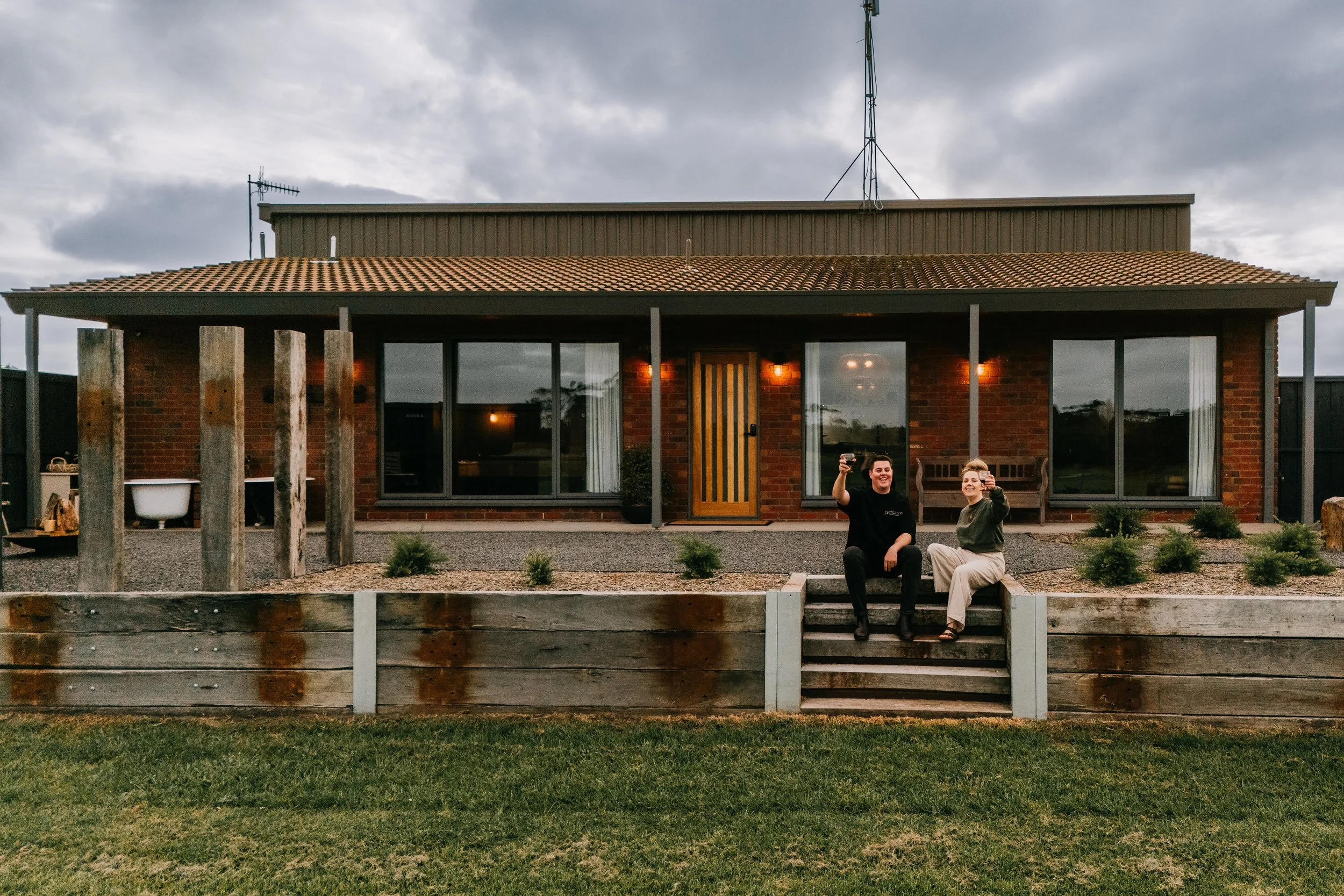 Romantic couples’ getaways, besties breakaways, or a family get-together. Warrnambool has the best accommodation for everyone.