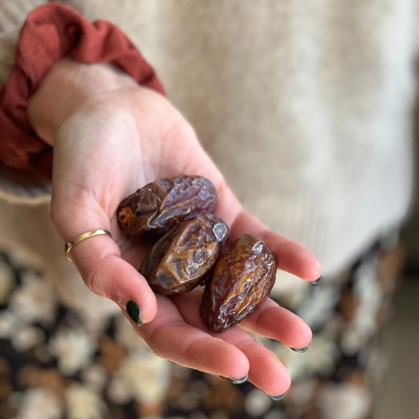 🌴 Dates: Nature's Delicious Dessert! 🌿

Dates are not just nature&rsquo;s candy&mdash;they&rsquo;re also packed with nutrients and energy! They are rich in essential minerals like magnesium, selenium, copper, and potassium, which support many funct