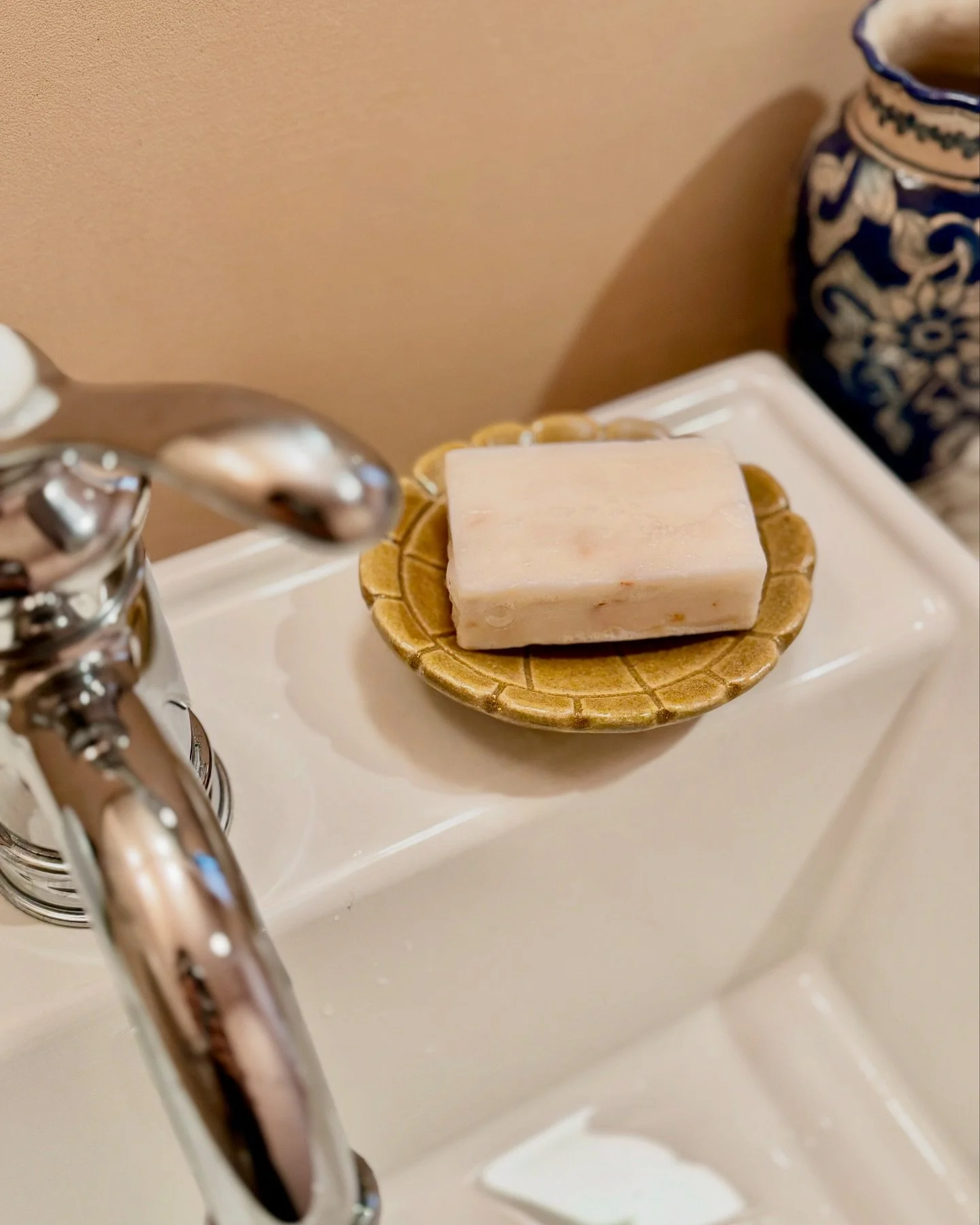 🫧🧼ソープディッシュにも良いですね🐢🫧
How about a Corra for your #soapdish 🤲🏻🫧 

Shot at @off.hairsalon