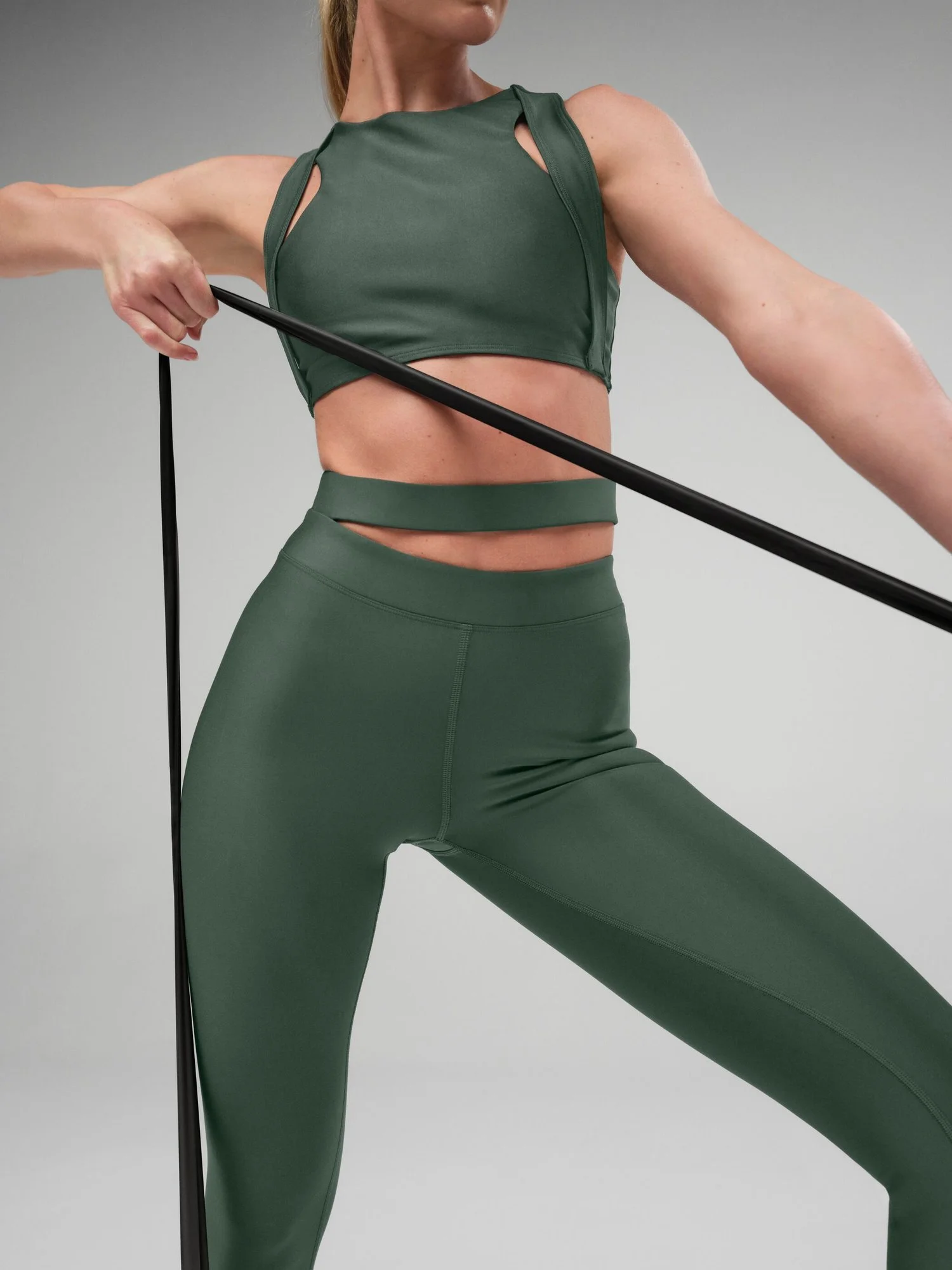 SaraKim_AloYoga_BodyEnhanced_2.jfif