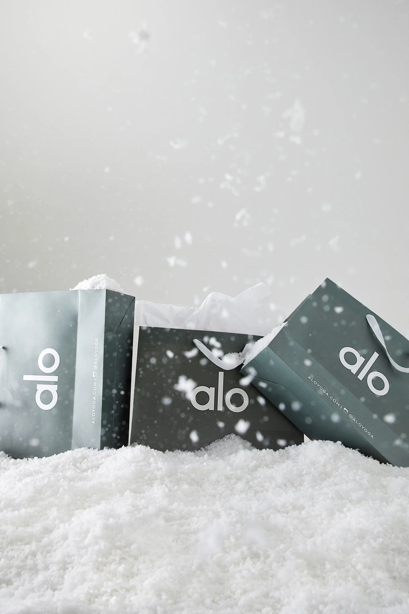 SaraKim_AloYoga_GiftingHoliday_24.jfif