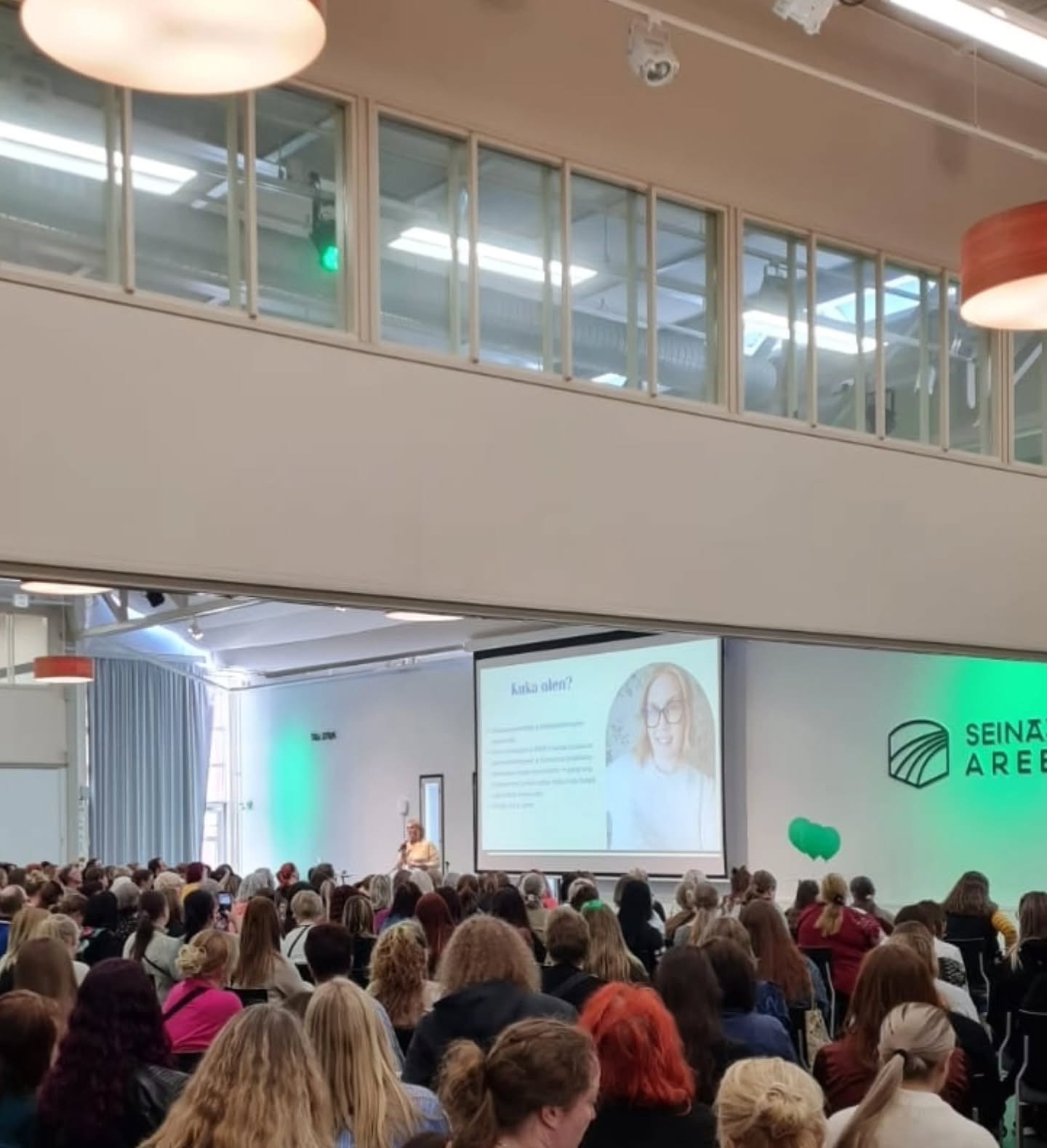 Viel&auml; v&auml;h&auml;n hehkutusta Sein&auml;joen nepsymessuista! @nepsymessut 🤩 

Ensimm&auml;ist&auml; kertaa el&auml;m&auml;ss&auml;ni puhuin t&auml;mm&ouml;sen yleis&ouml;n edess&auml; ja lis&auml;ksi meill&auml; oli yritt&auml;j&auml;kollega