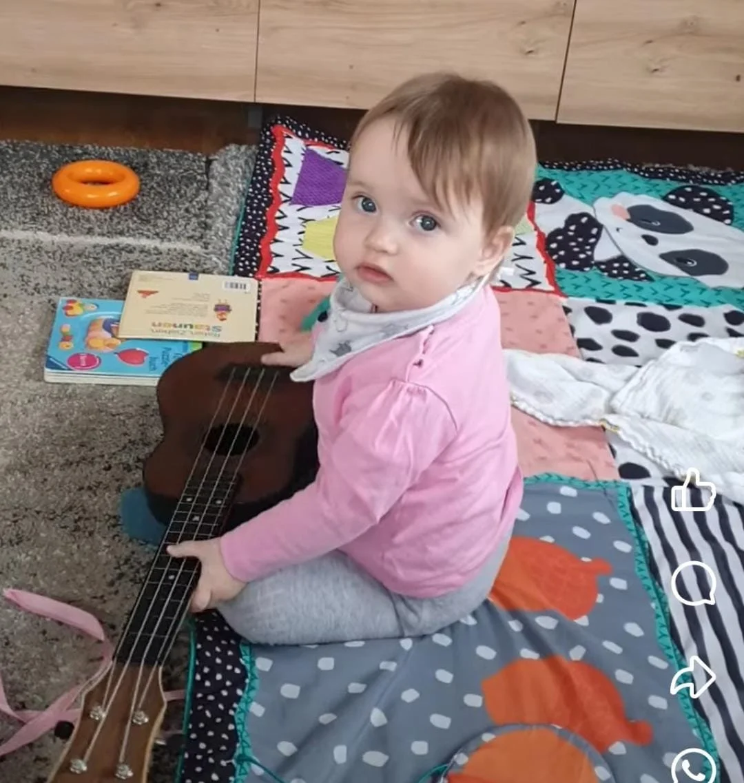 Ukulele Spielplatz Innsbruck - Unsere jüngste Ukulelespielerin