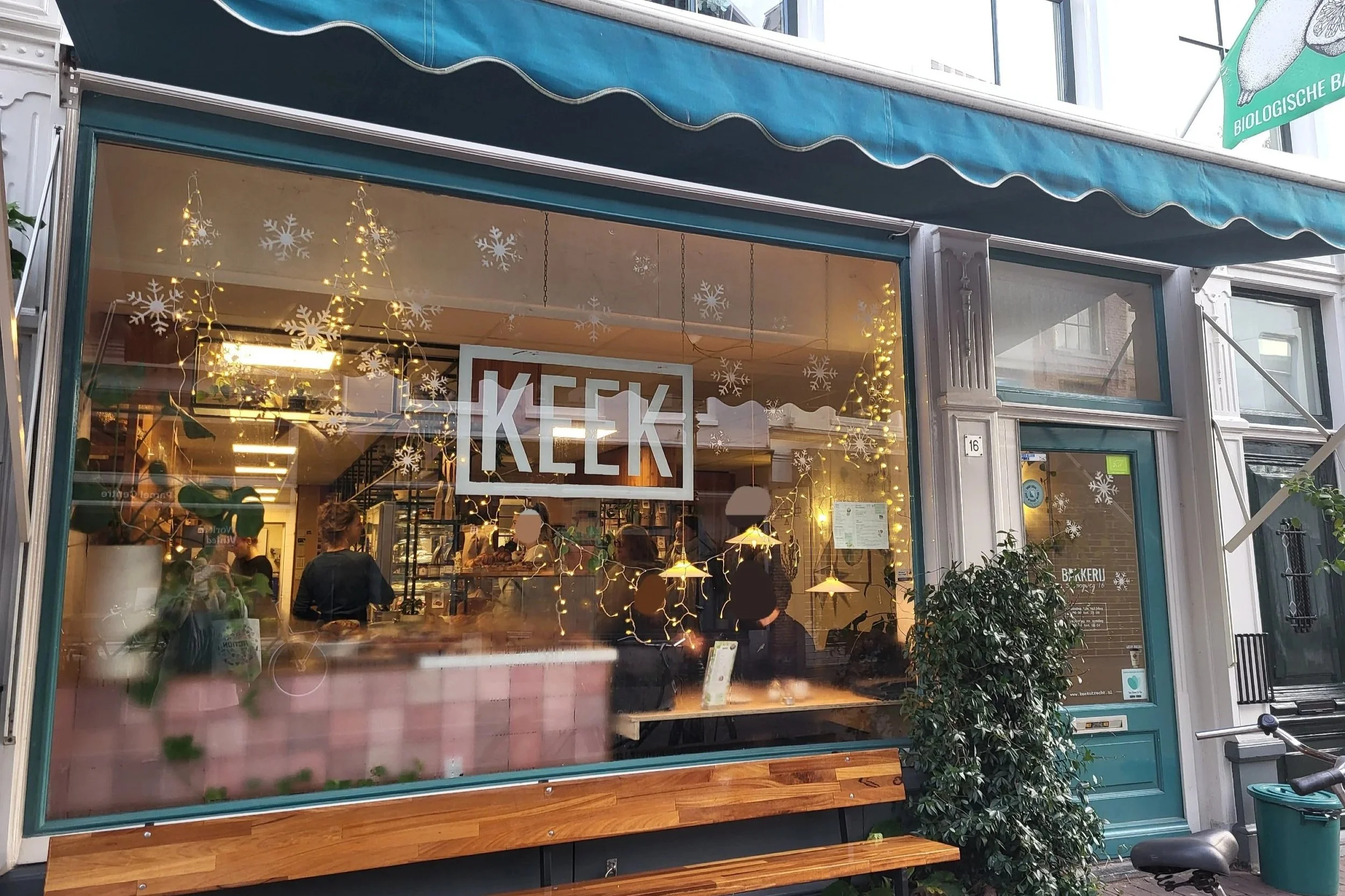 Window of KEEK bakery Utrecht