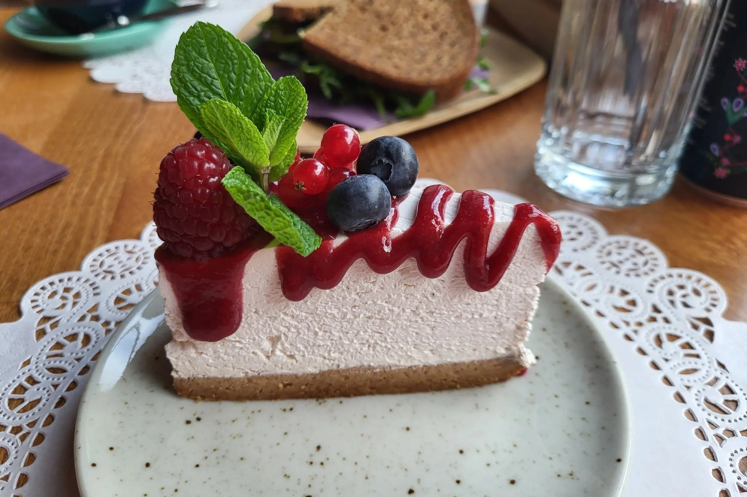 Vegan cake with forest fruit at Romeow Cat Bistrot