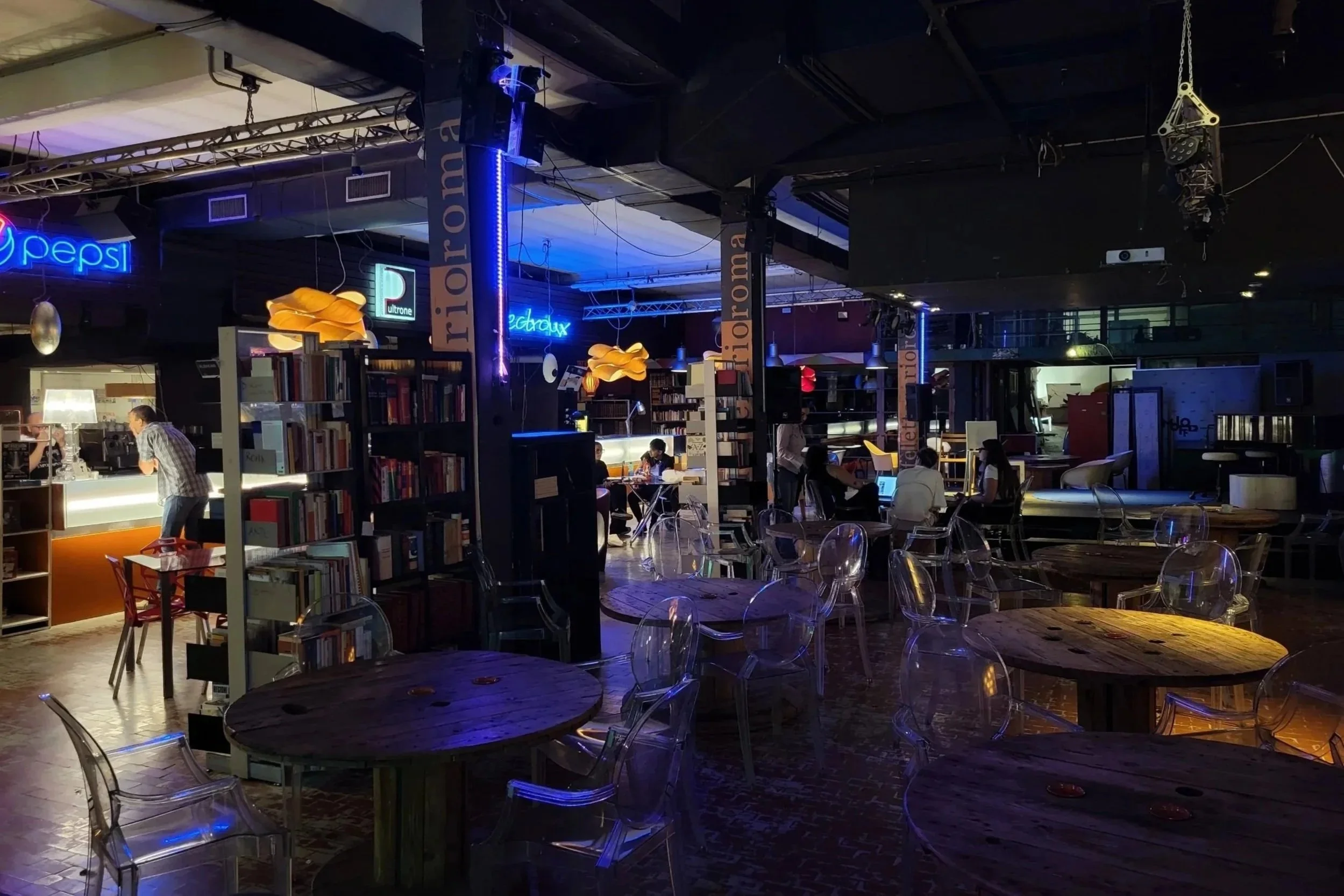 Inside Caffè Letterario