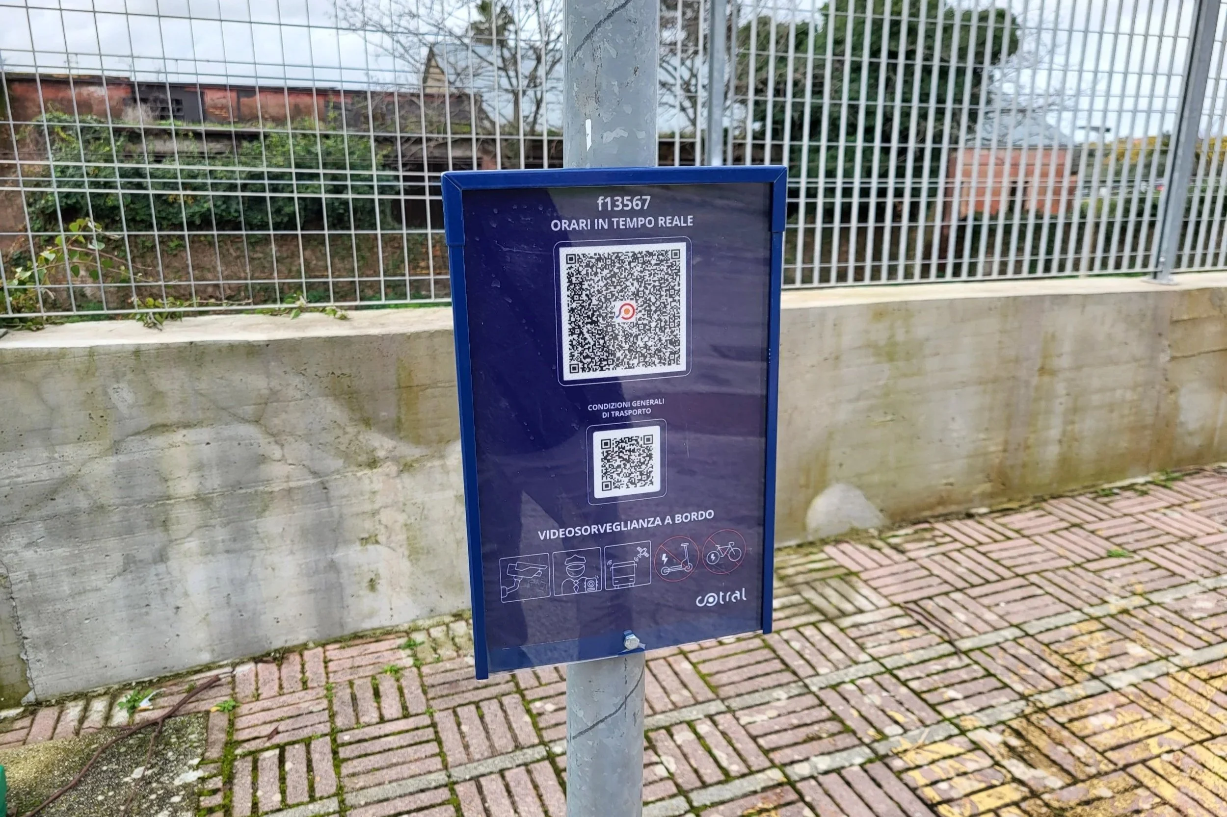 Cotral busstop in Lanuvio