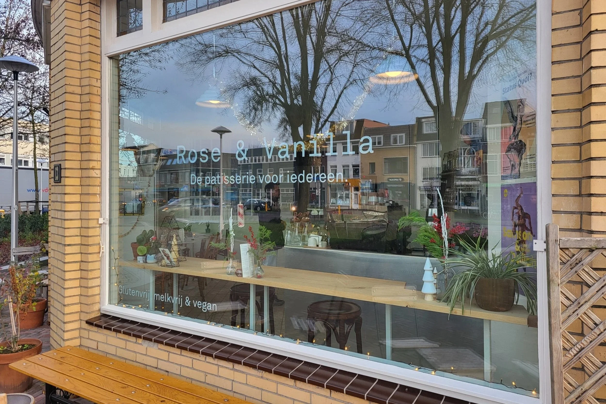 Outside view of Rose & Vanilla bakery in Utrecht