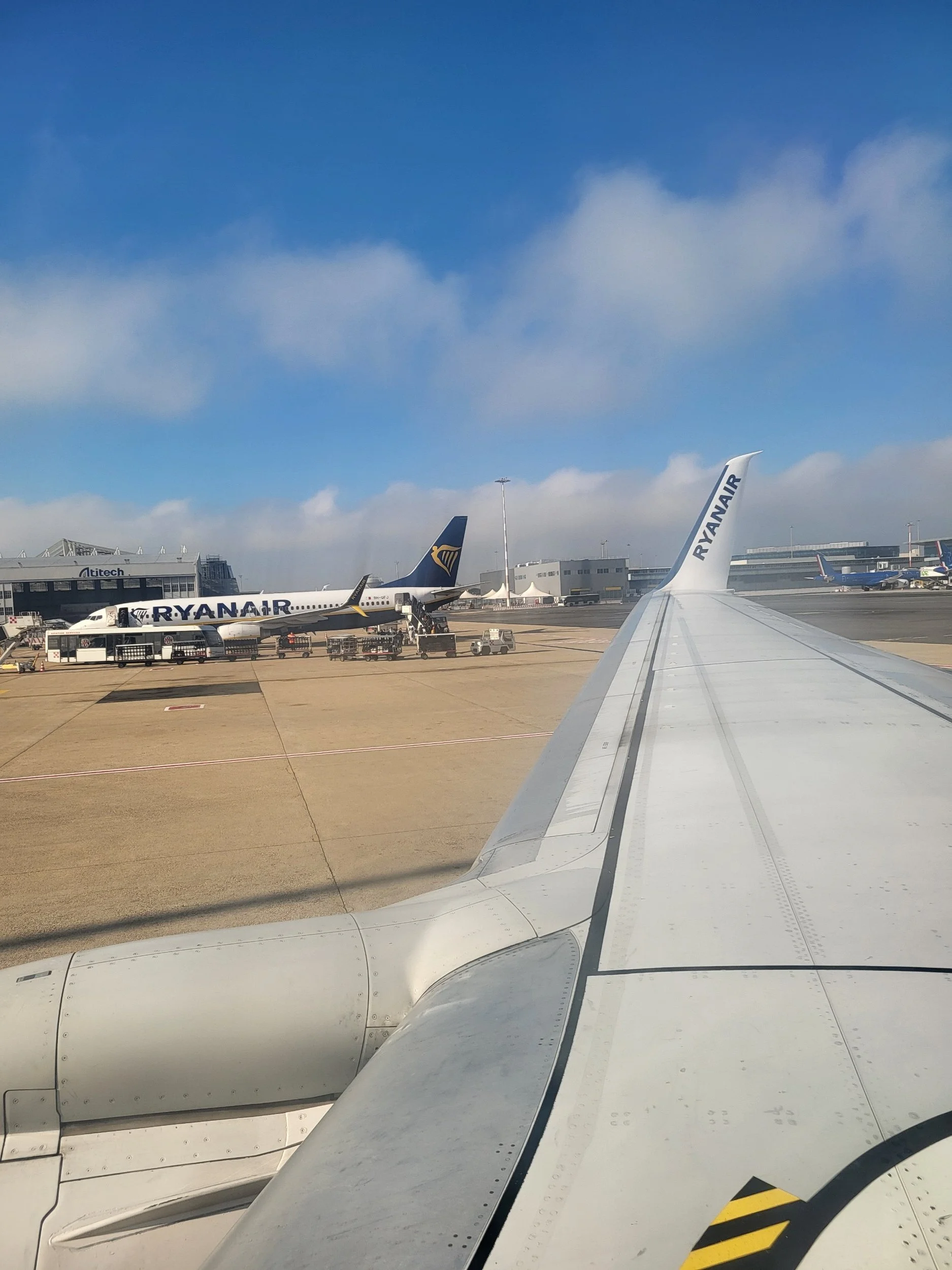 How to get from Eindhoven Airport to Eindhoven Central Station (Easy &amp; Cheap Options)