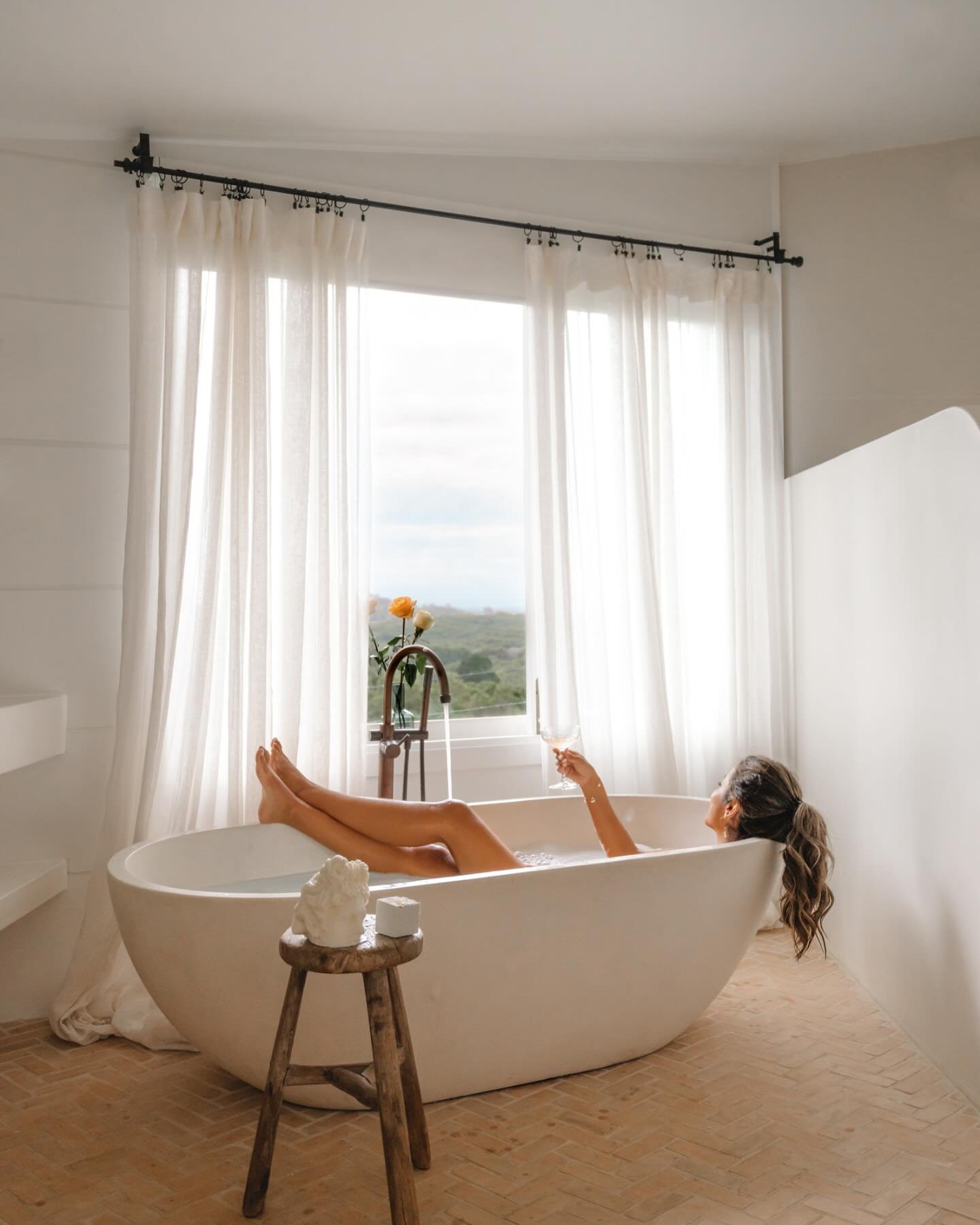 As the weather cools down, there&rsquo;s nothing better than a warm bath and some quiet time. Treat Mum (or yourself) to the ultimate Mother&rsquo;s Day escape &mdash; book the barn and unwind in comfort.
.
.
For all bookings and enquires please cont