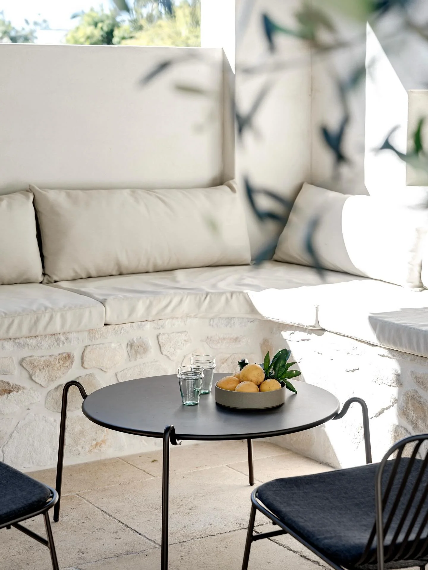 Slow afternoons in the grotto. A space to read, rest, or do nothing at all.
.
.
For all bookings and enquires please contact the team at @byron_beach_abodes 
.
.
Image @bec_willox 
.
.
#levitiestates #farmhouse #grotto
