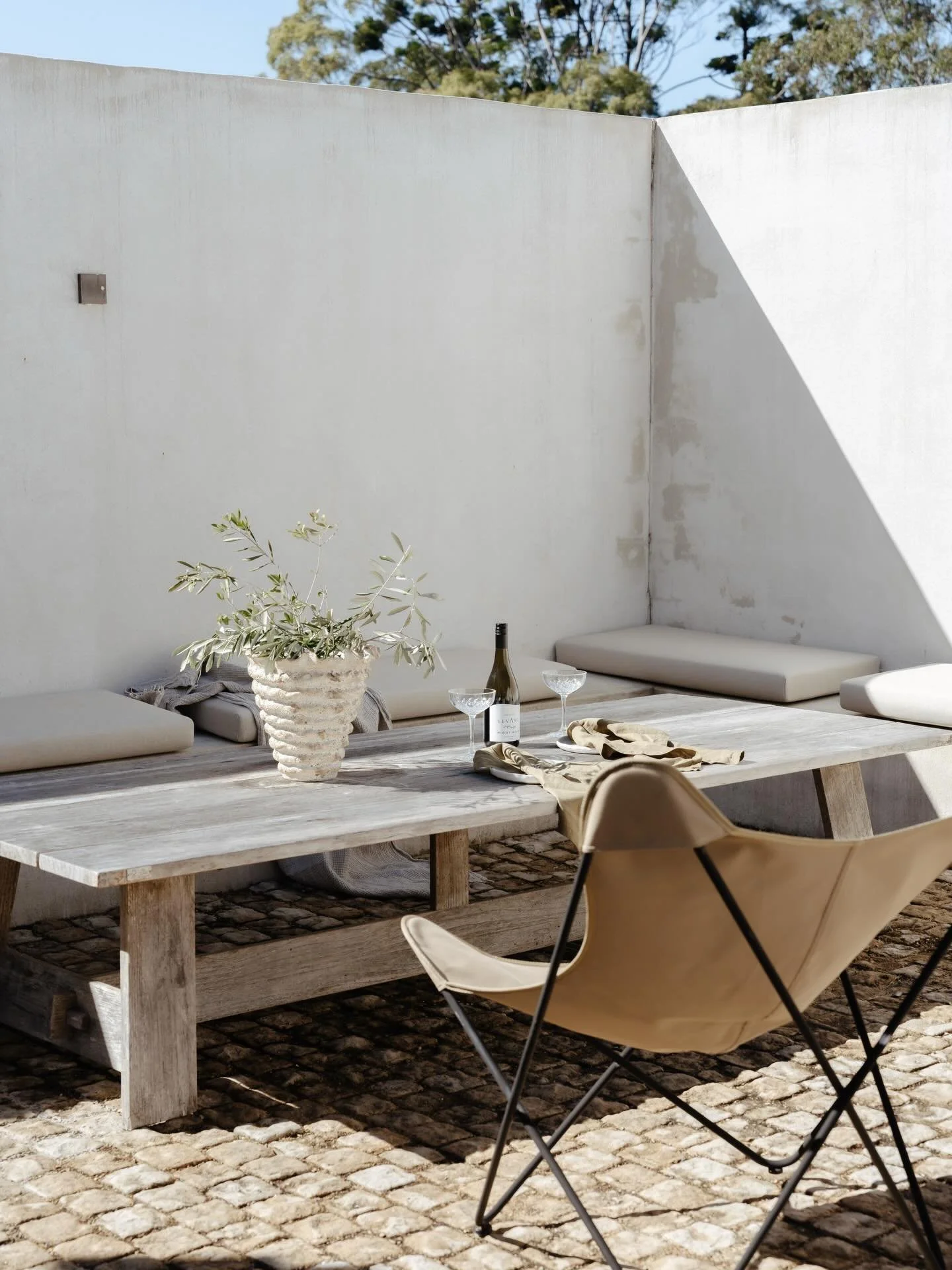 ~ LE VITI FARMHOUSE ~ 
Your private courtyard oasis awaits, perfect for long lunches, golden afternoons, and lingering evenings under the sky.
Book your escape and settle into the calm. 
.
.
For all bookings and enquires please contact the team at @b