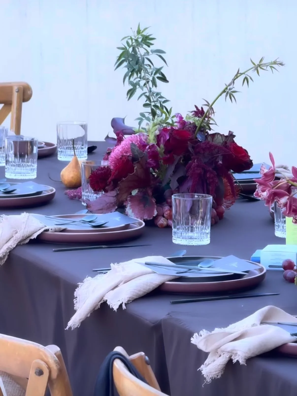 A beautiful afternoon at Le Viti Farmhouse hosting @vagarythelabel long lunch. Thank you to @woodsbangalow and @theluxurytable_ for creating such a special event.