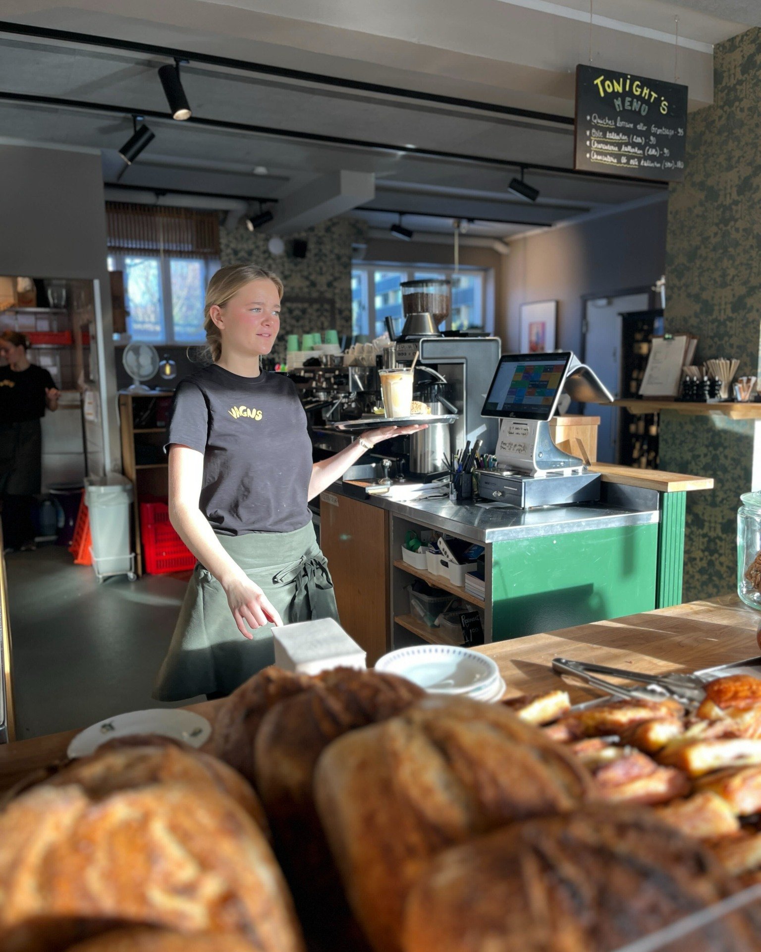 Sk&oslash;nne Andrea bringer dig din kaffe i dag ☕🫶

#vagnsfrb #coffeelovers #kaffe #mandag