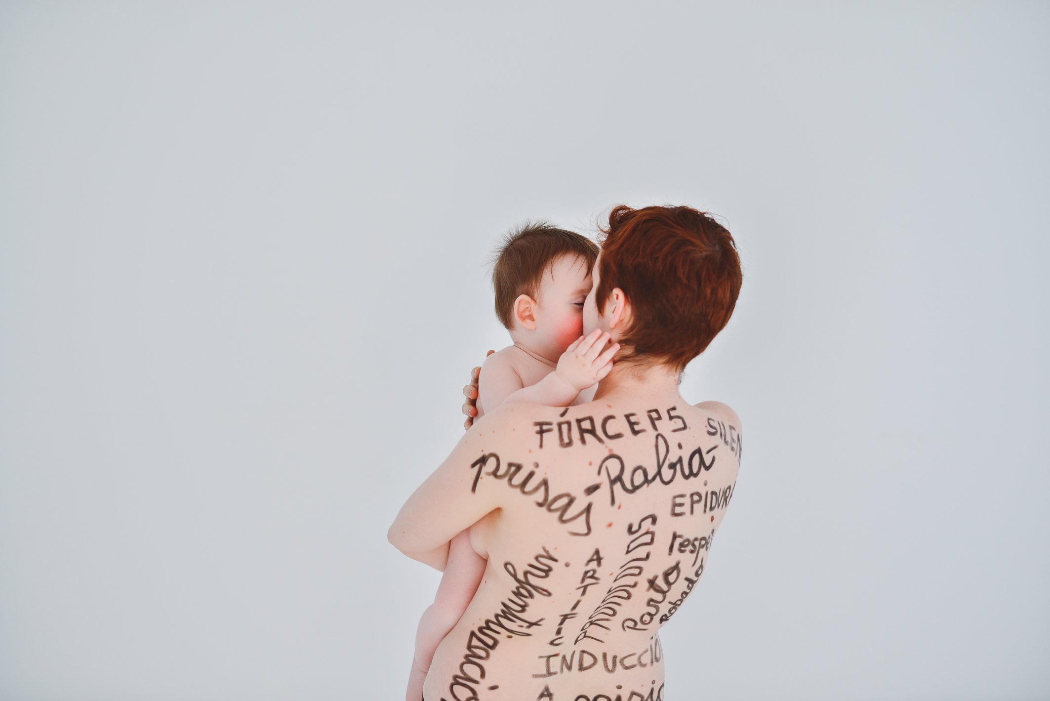PROYECTO POSTPARTUM, acompaña en círculo a normalizar y aceptar nuestros cuerpos de madres, maternidades, paternidades, vínculos y familia. nueva etapa mujer. Barcelona. La Tienda Roja. Mujeres soberanas. Embodiment.