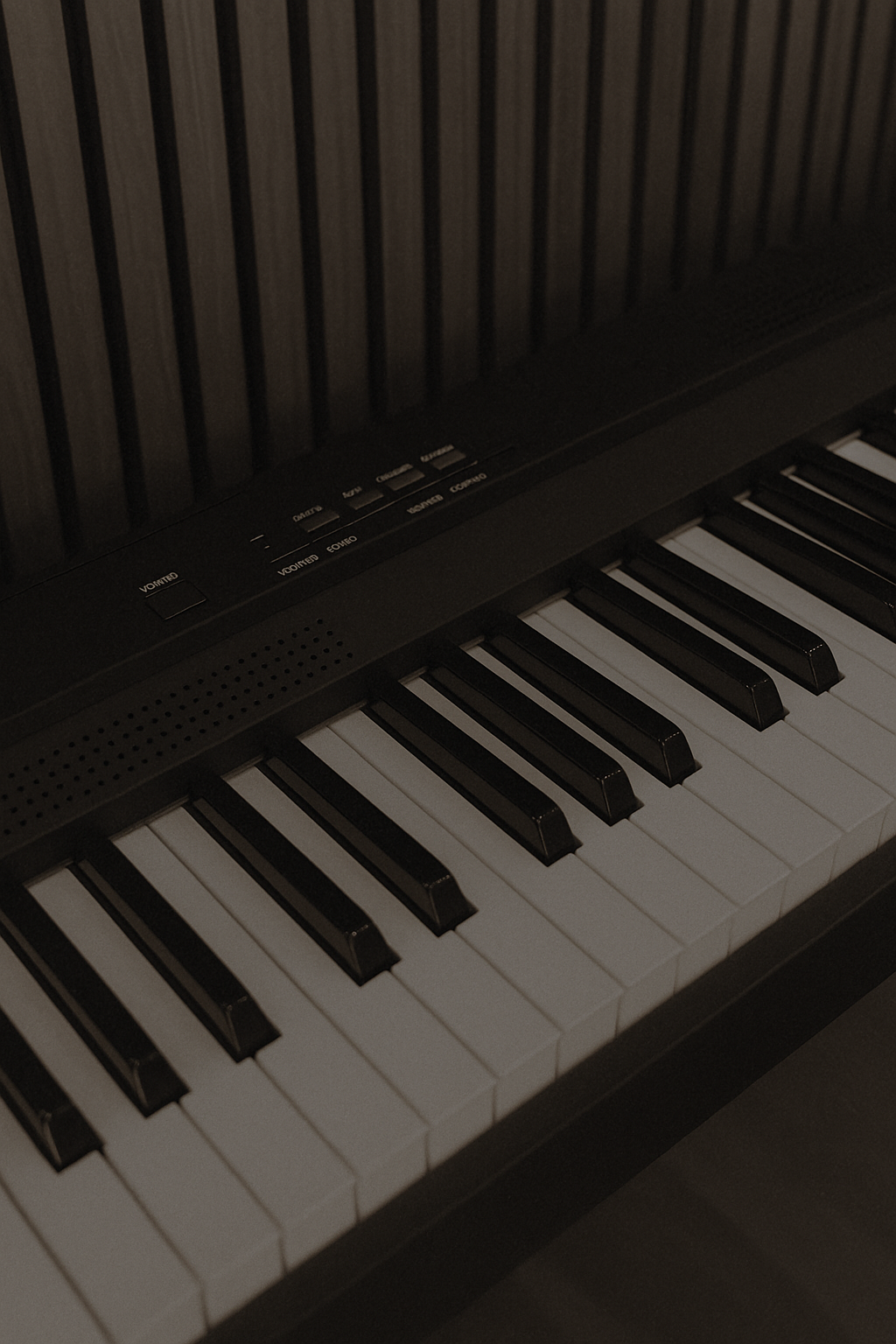 Touch op af et elektrisk klaver fra gymnasie