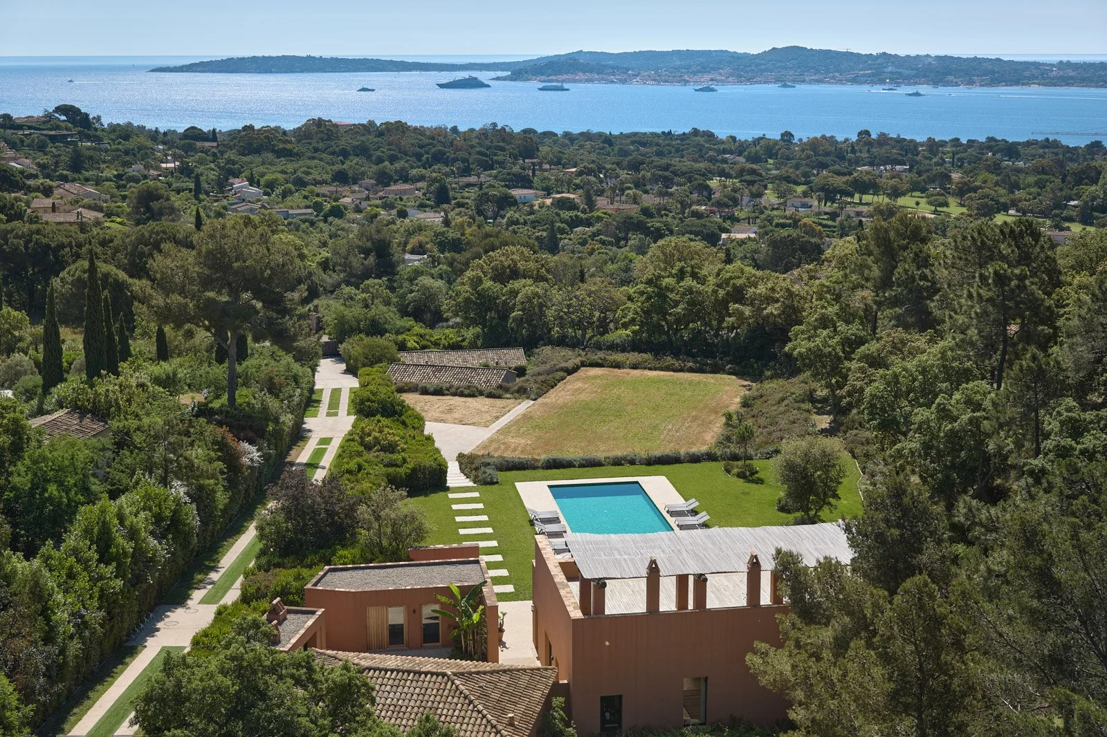 Luxury villa rental Beauvallon domain sea view