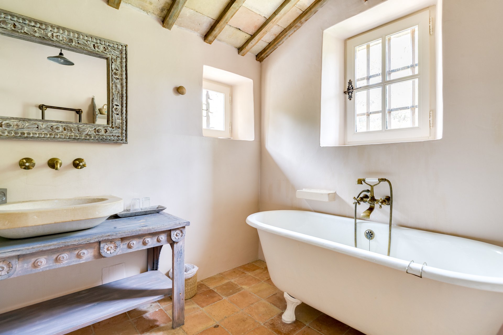 Eygalieres villa rental bathroom