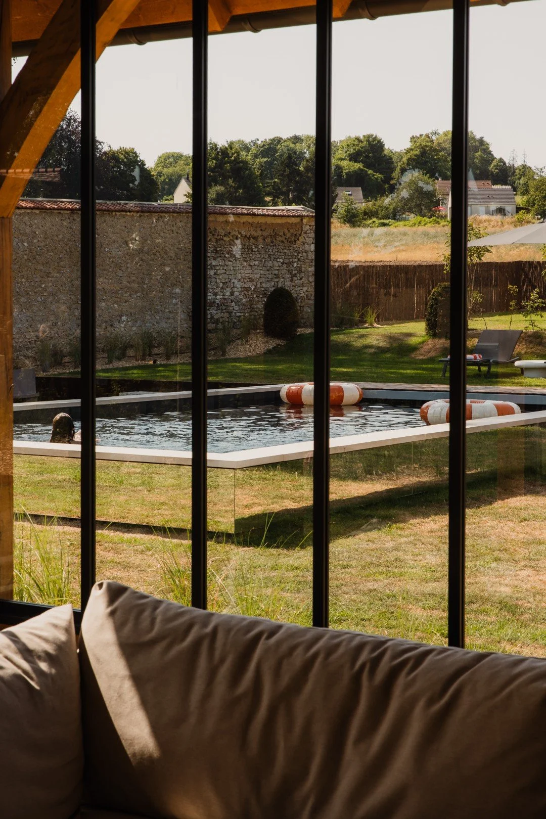 luxury villa vexin pool house