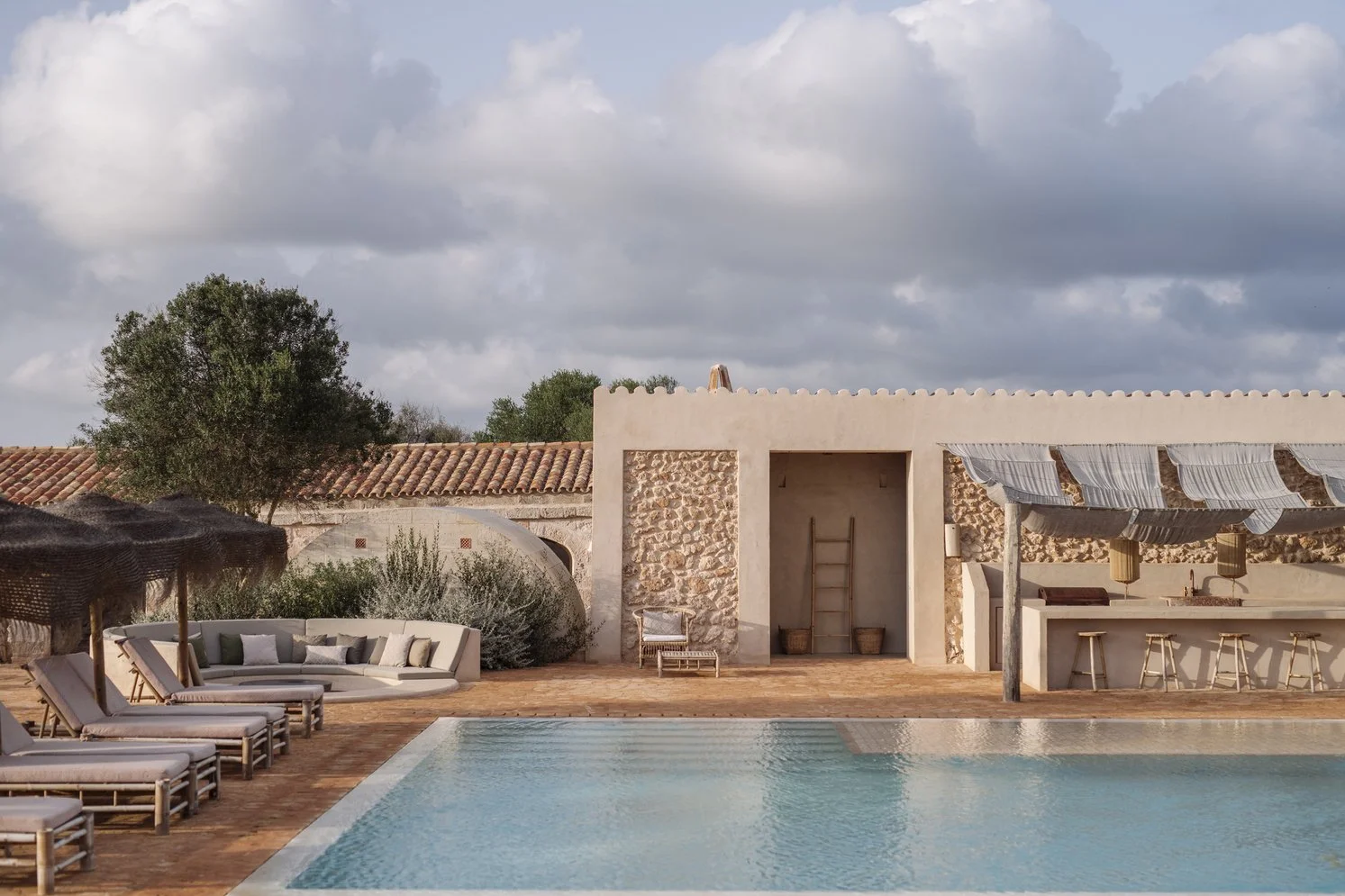 Luxury villa for rent in Menorca Santa Ana outdoor pool